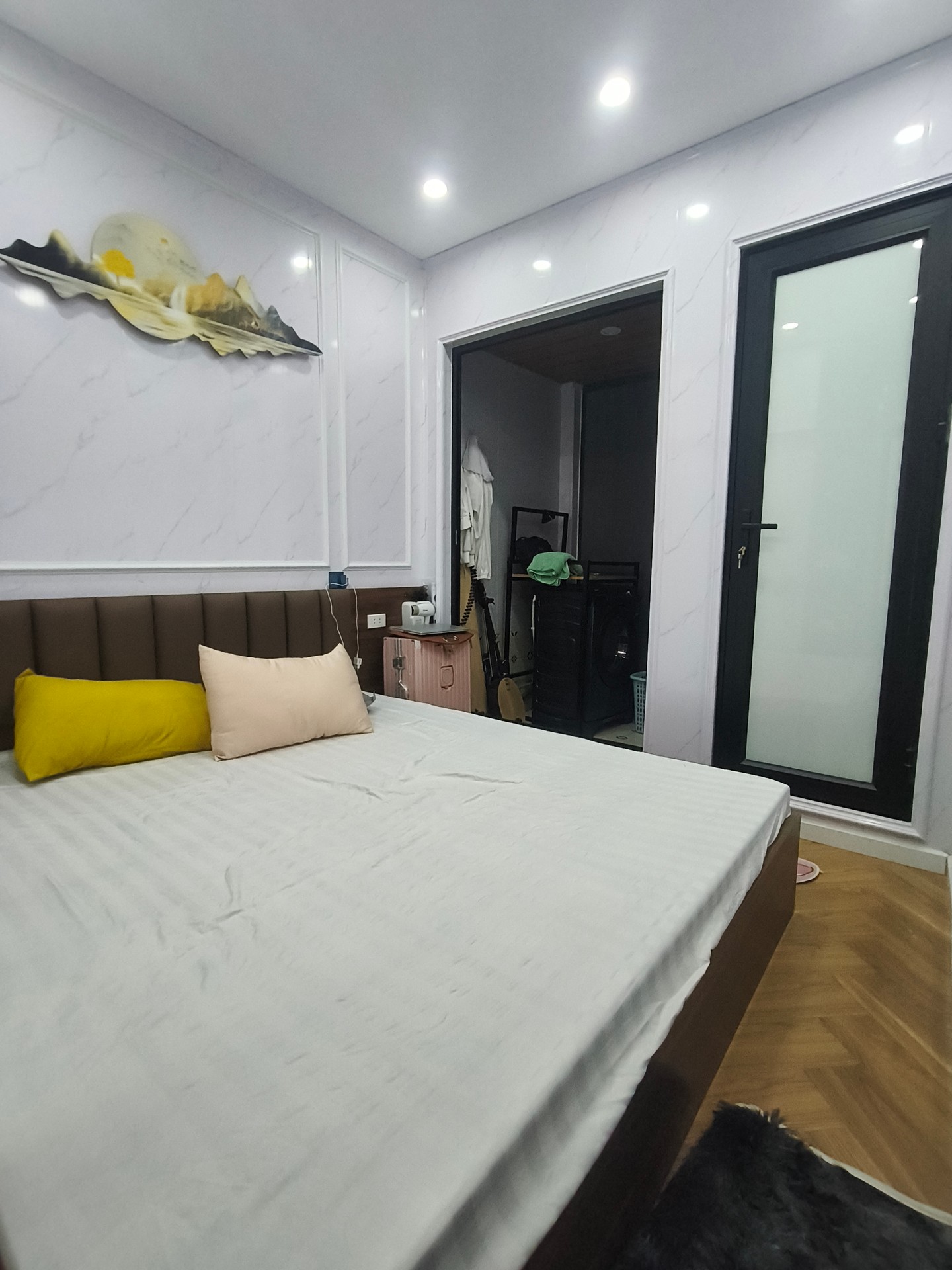 Bán nhà Tân Mai - diện tích 90m2 2 tầng - Mặt ngõ thông ô tô tránh - giá 5,6 tỷ