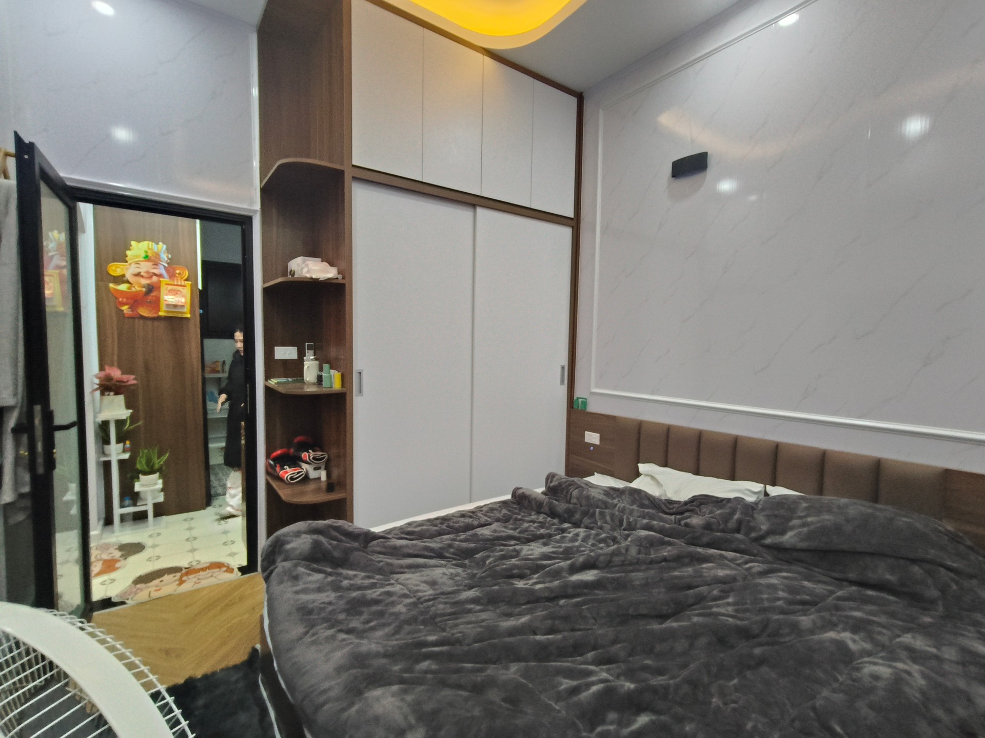 Bán nhà Tân Mai - diện tích 90m2 2 tầng - Mặt ngõ thông ô tô tránh - giá 5,6 tỷ