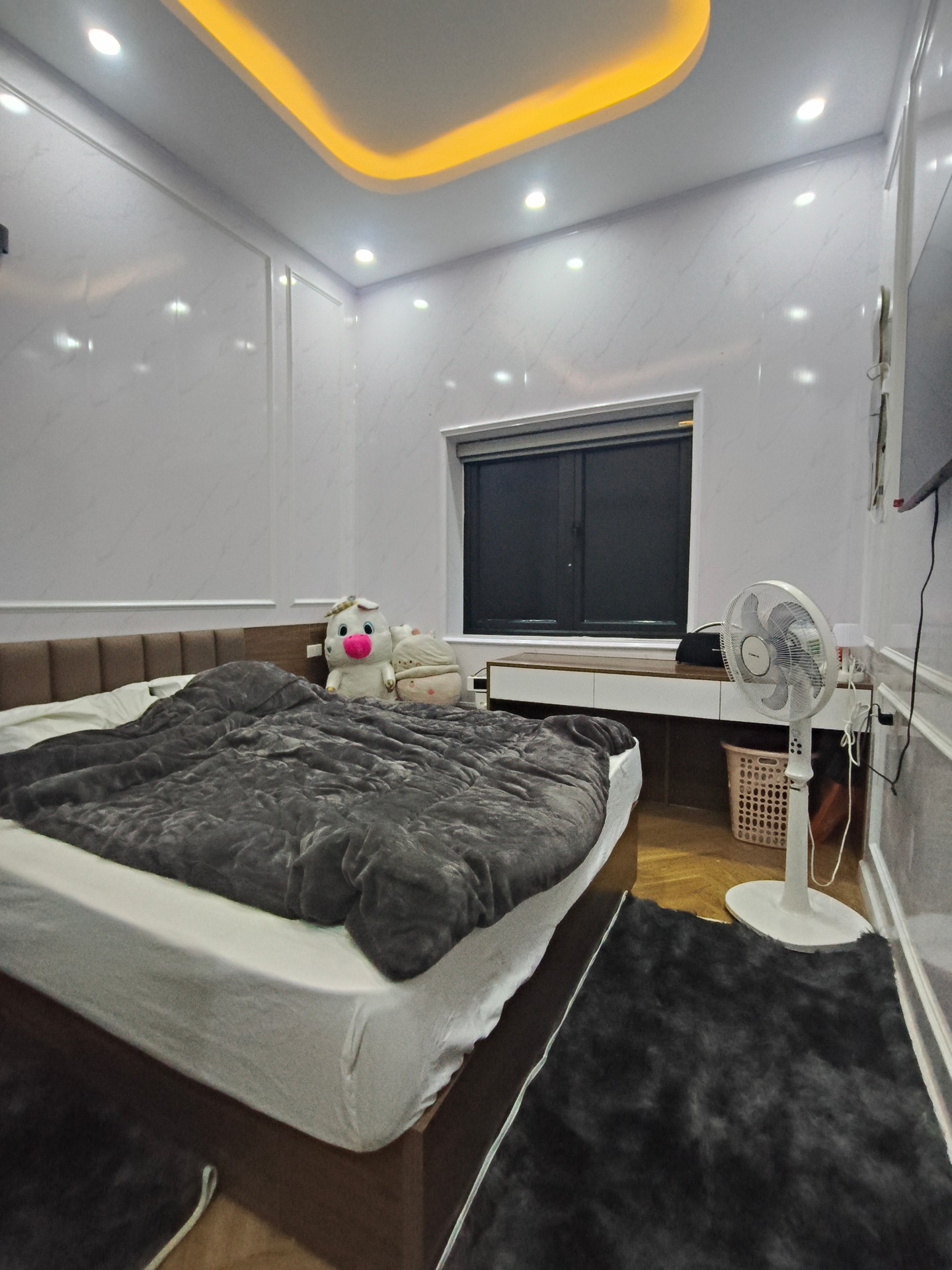 Bán nhà Tân Mai - diện tích 90m2 2 tầng - Mặt ngõ thông ô tô tránh - giá 5,6 tỷ