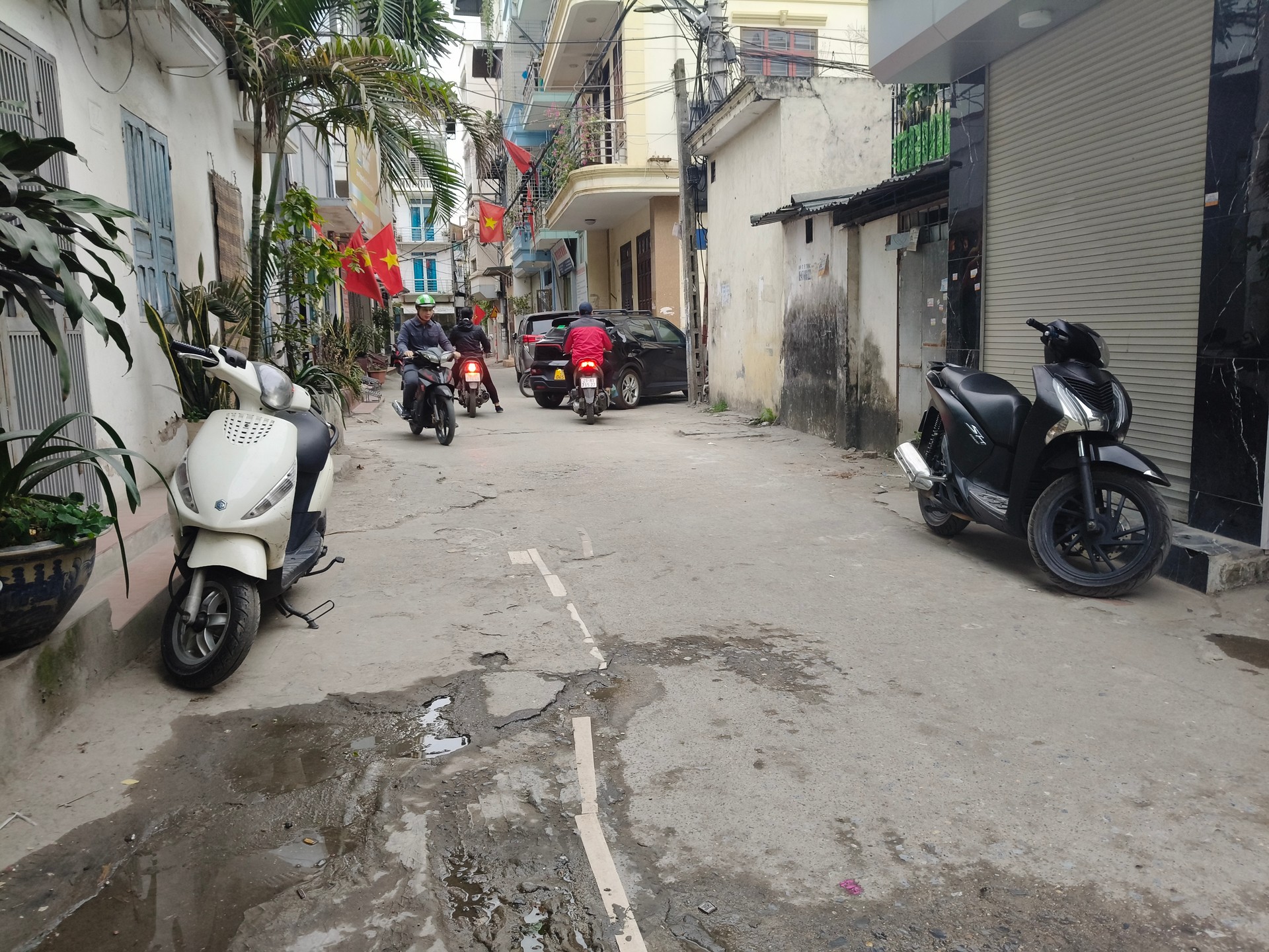 Bán nhà Tân Mai - diện tích 90m2 2 tầng - Mặt ngõ thông ô tô tránh - giá 5,6 tỷ