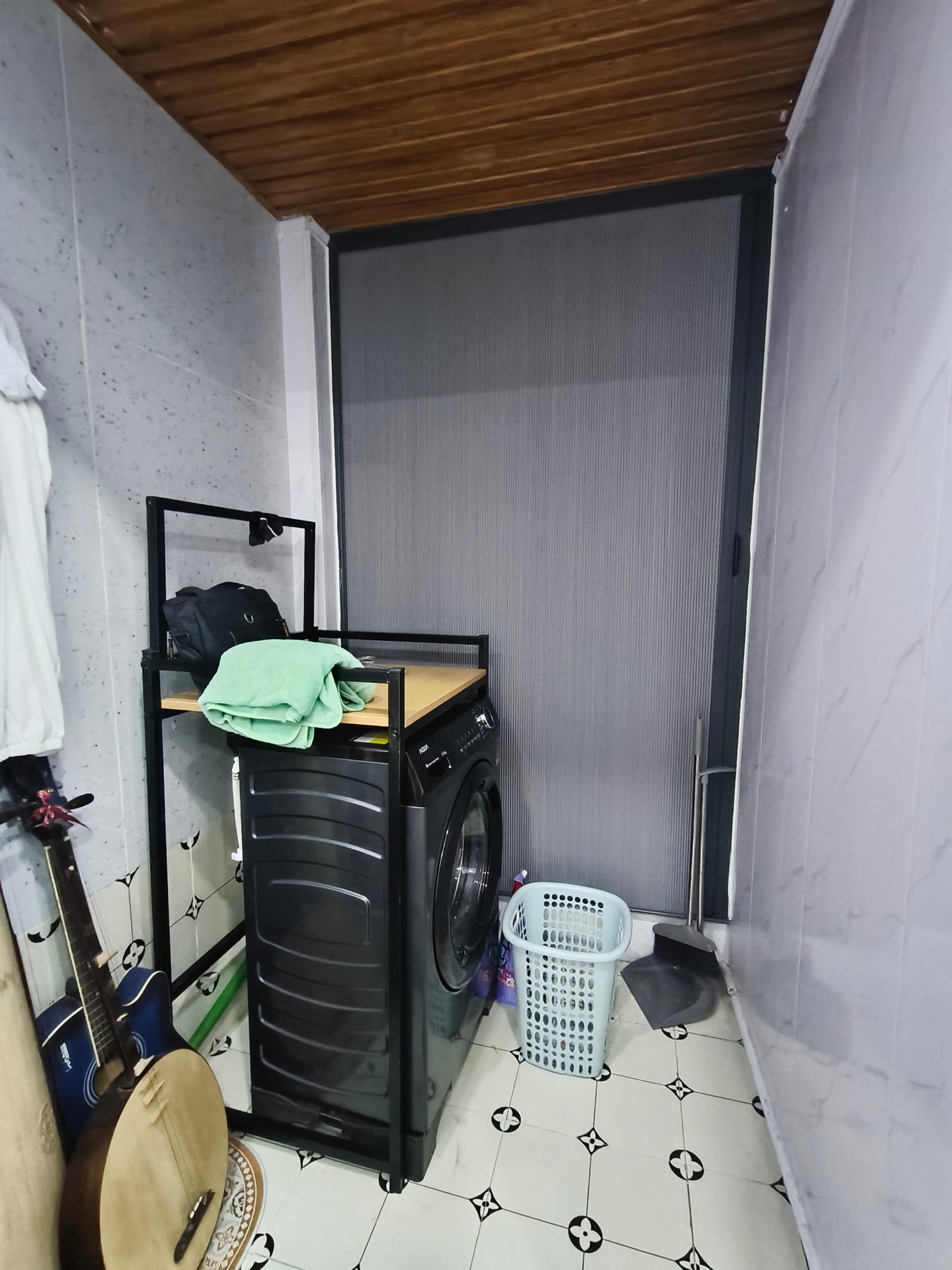 Bán nhà Tân Mai - diện tích 90m2 2 tầng - Mặt ngõ thông ô tô tránh - giá 5,6 tỷ