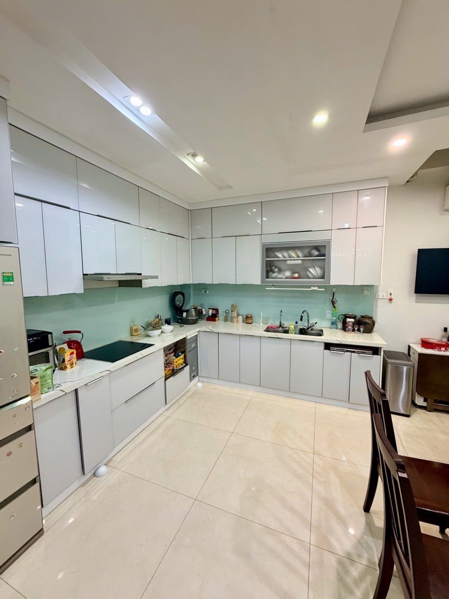 Bán nhà Hoàng Văn Thái - diện tích 75m2 4 tầng - Ô tô tránh - giá 31 tỷ