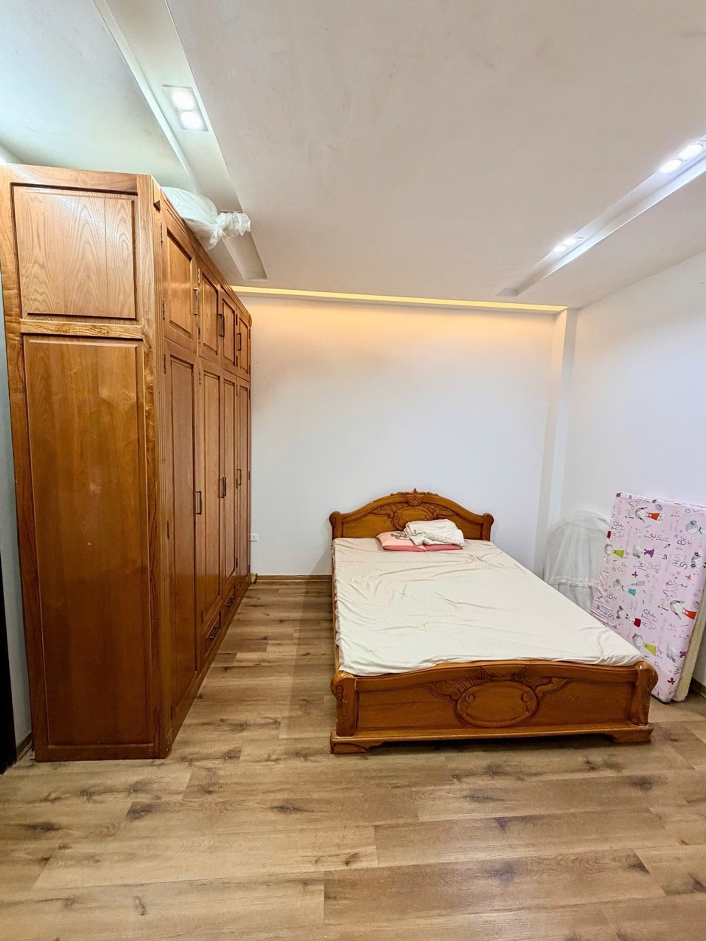 Bán nhà Hoàng Văn Thái - diện tích 75m2 4 tầng - Ô tô tránh - giá 31 tỷ