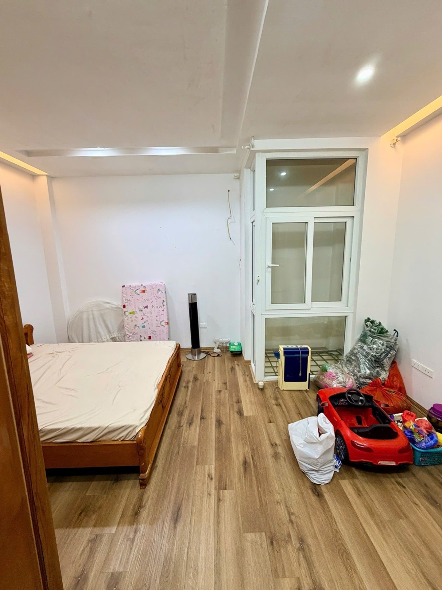 Bán nhà Hoàng Văn Thái - diện tích 75m2 4 tầng - Ô tô tránh - giá 31 tỷ