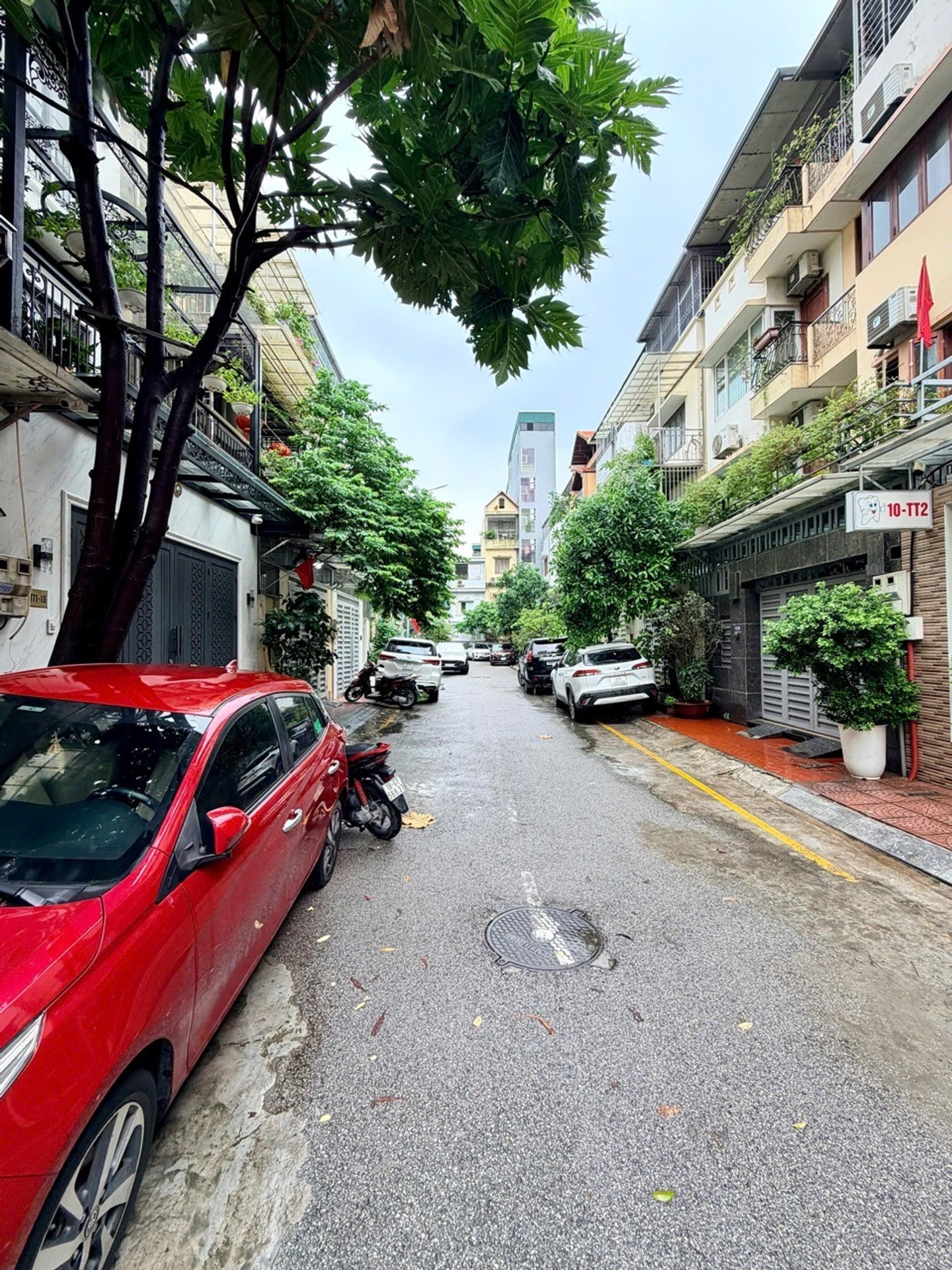 Bán nhà Hoàng Văn Thái - diện tích 75m2 4 tầng - Ô tô tránh - giá 31 tỷ