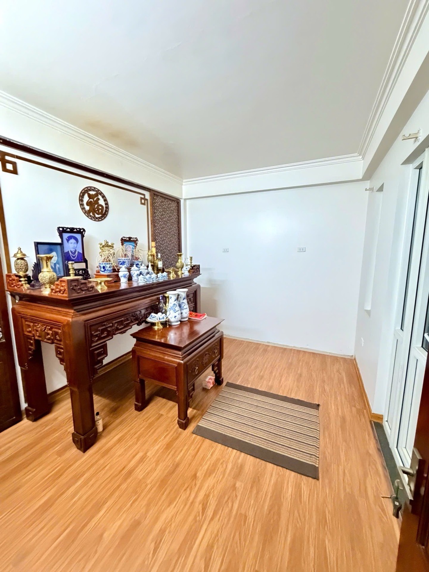 Bán nhà Hoàng Văn Thái - diện tích 75m2 4 tầng - Ô tô tránh - giá 31 tỷ