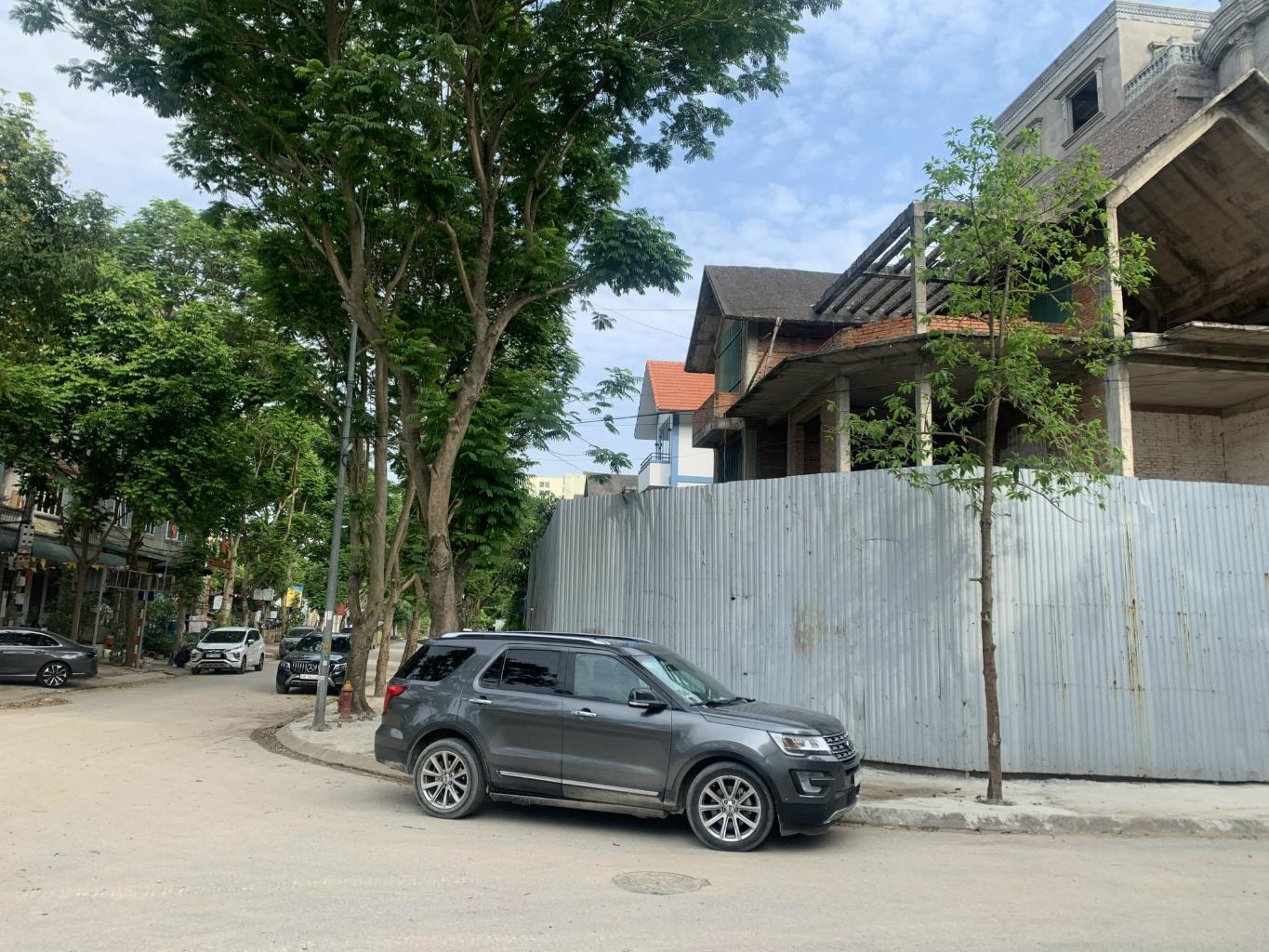 Bán nhà Ngõ 4 ô tô tránh - diện tích 367m2 4 tầng - Lô góc 2 mặt thoáng - giá 62 tỷ