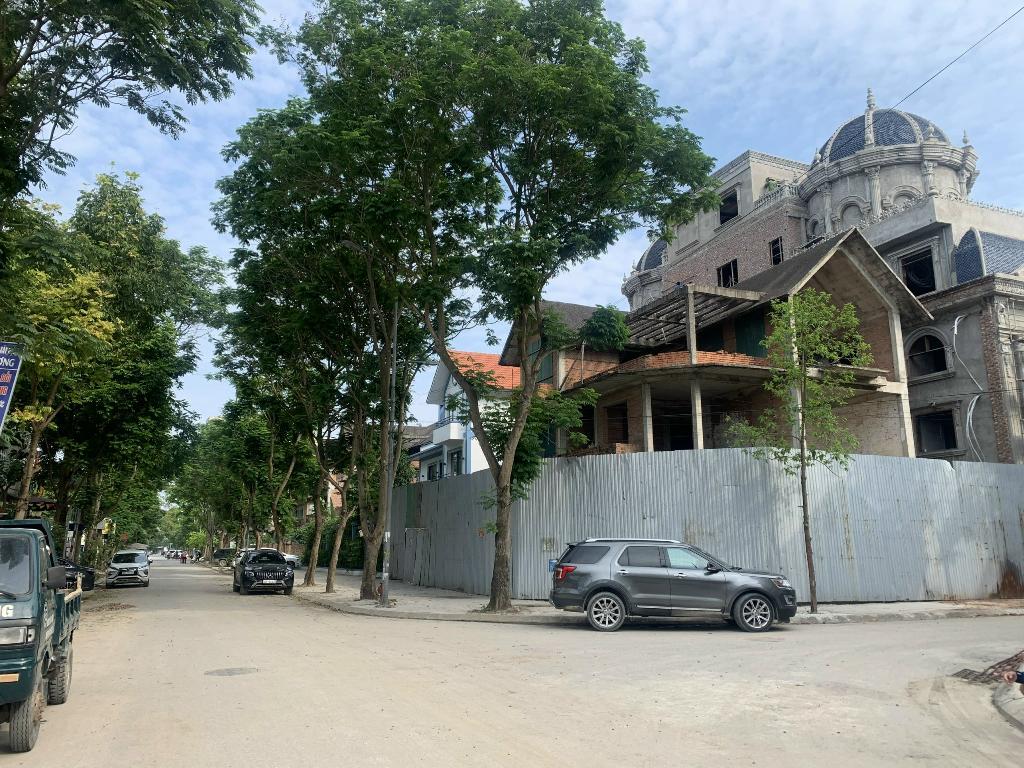 Bán nhà Ngõ 4 ô tô tránh - diện tích 367m2 4 tầng - Lô góc 2 mặt thoáng - giá 62 tỷ