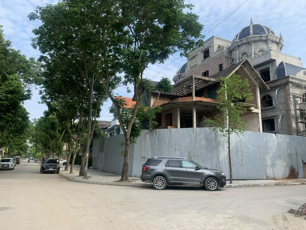 Bán nhà Ngõ 4 ô tô tránh - diện tích 367m2 4 tầng - Lô góc 2 mặt thoáng - giá 62 tỷ