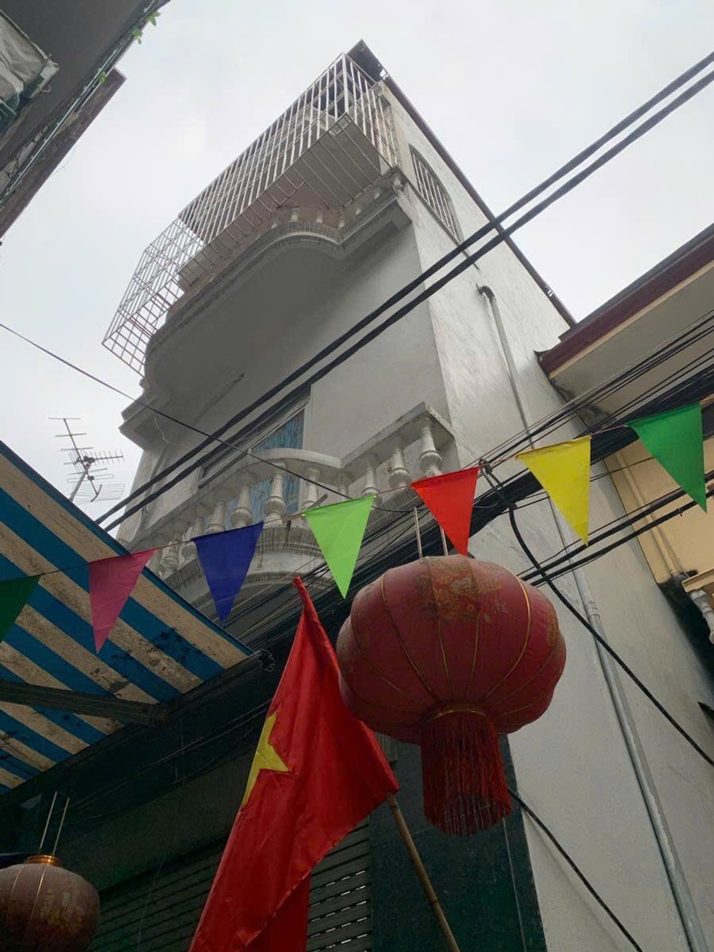 Bán nhà Trường Chinh - diện tích 34m2 3 tầng - Ngõ thông rộng 3m, kinh doanh - giá 11 tỷ