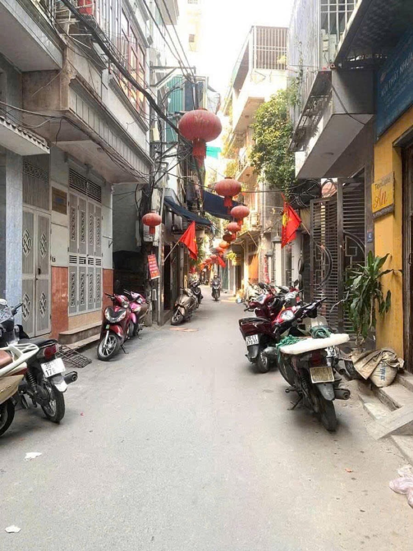 Bán nhà Trường Chinh - diện tích 34m2 3 tầng - Ngõ thông rộng 3m, kinh doanh - giá 11 tỷ