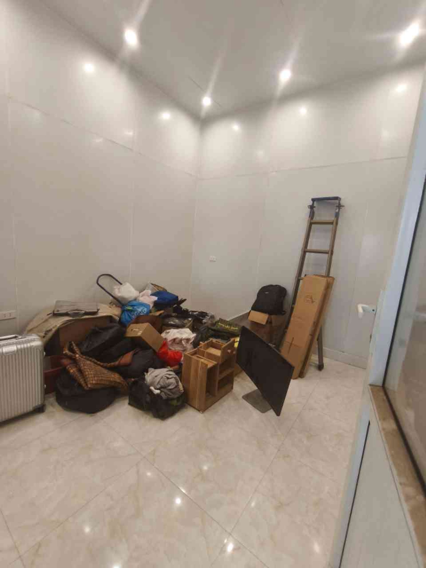 Bán nhà Hoàng Mai - diện tích 39m2 6 tầng - Lô góc thoáng sáng - giá 10,8 tỷ