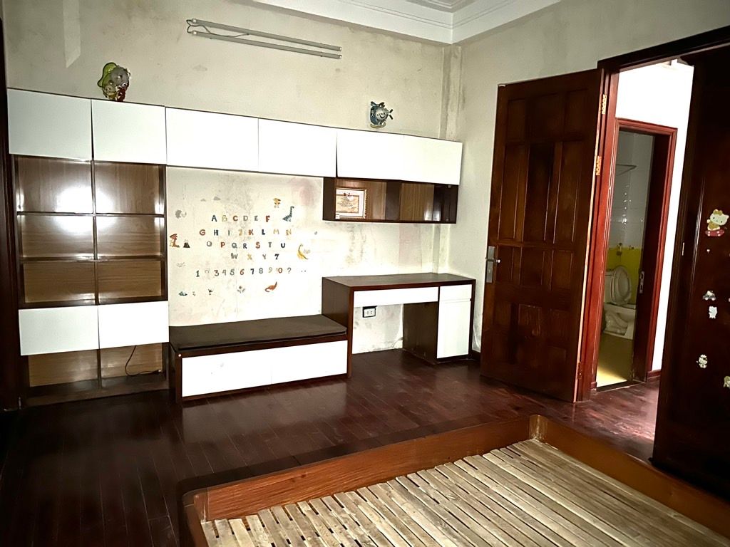 Bán nhà Ngõ 532 - diện tích 50m2 3 tầng - Ô tô đỗ cửa - giá 14,6 tỷ