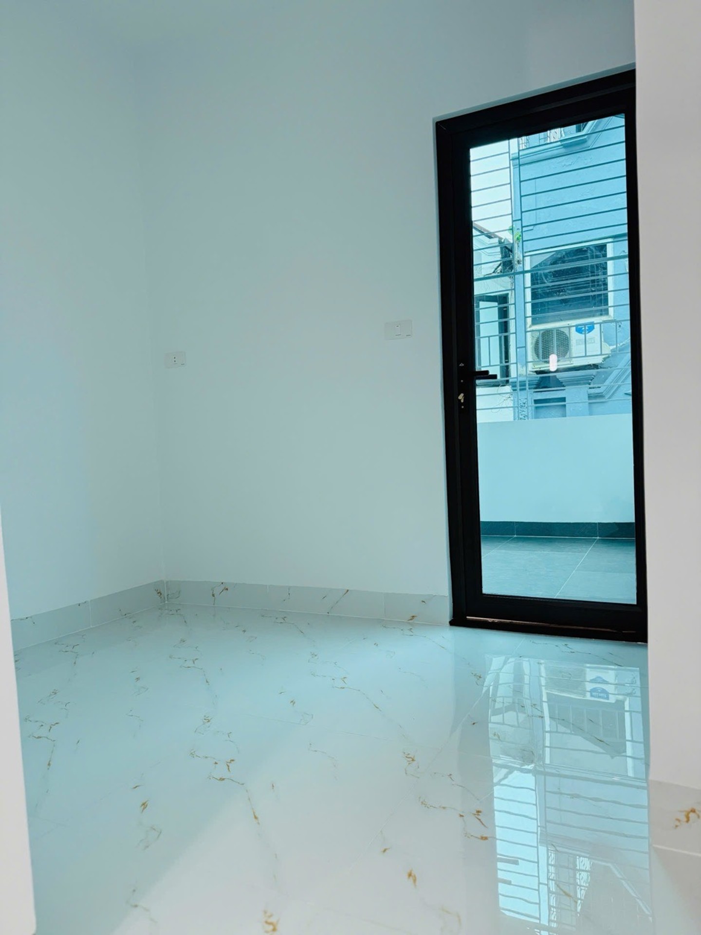 Bán nhà Bùi Xương Trạch - diện tích 23m2 5 tầng - ô tô đỗ cửa - giá 6,9 tỷ