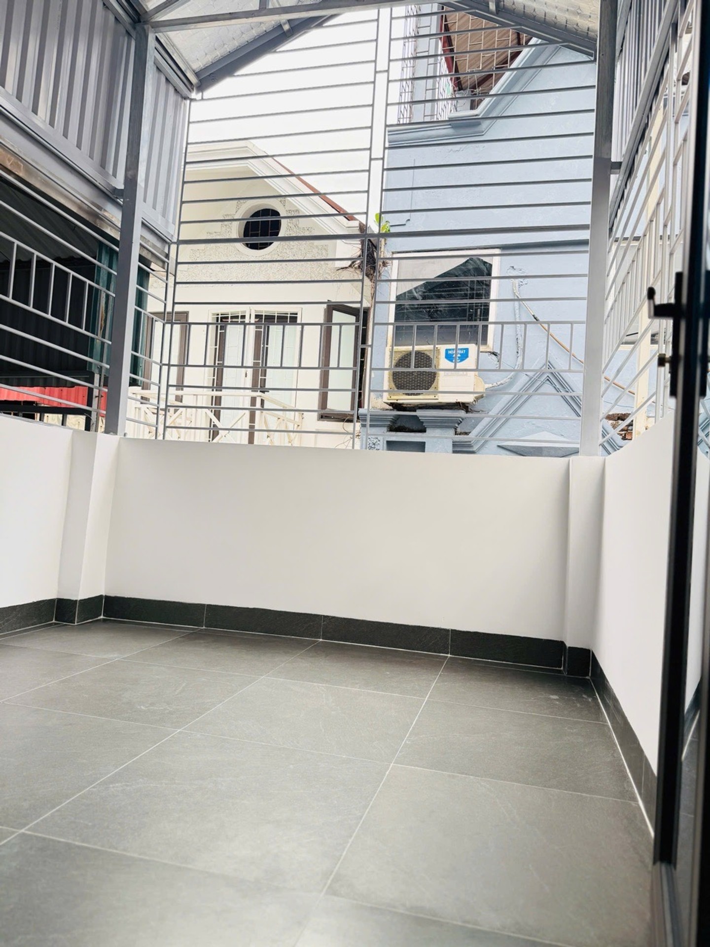 Bán nhà Bùi Xương Trạch - diện tích 23m2 5 tầng - ô tô đỗ cửa - giá 6,9 tỷ