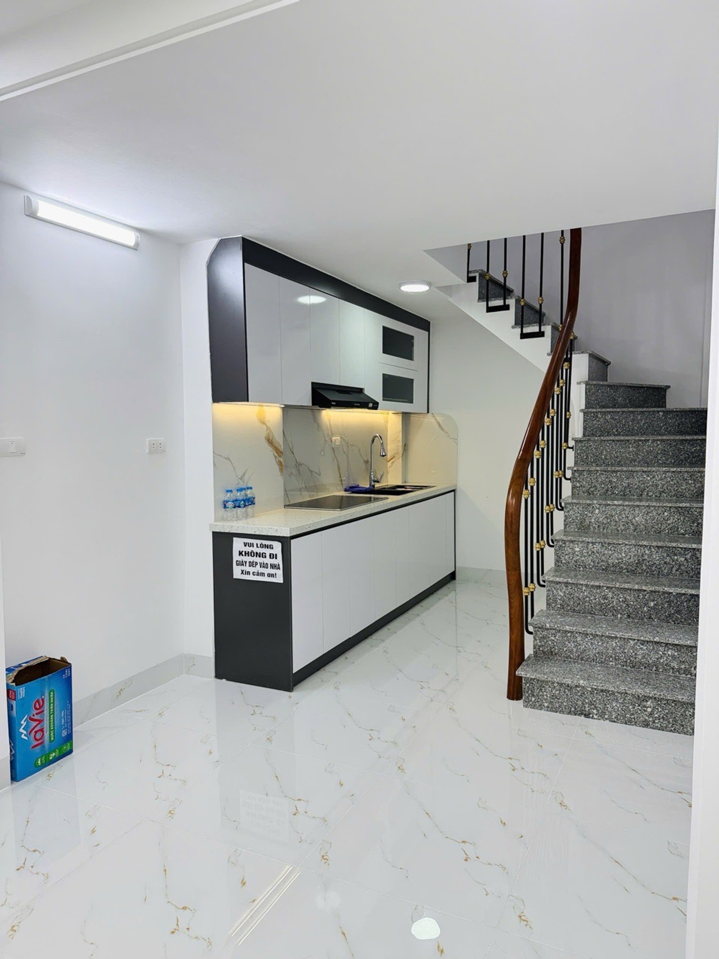 Bán nhà Bùi Xương Trạch - diện tích 23m2 5 tầng - ô tô đỗ cửa - giá 6,9 tỷ