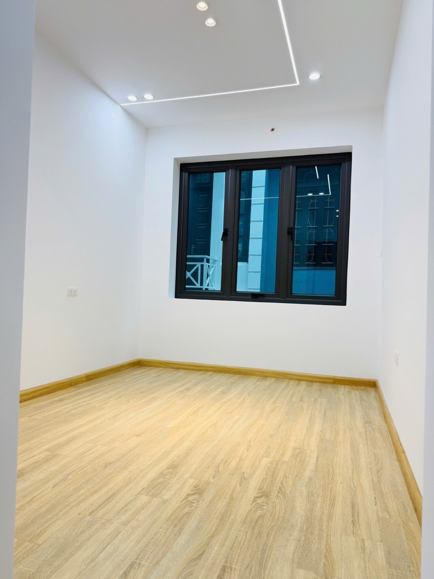 Bán nhà Bùi Xương Trạch - diện tích 23m2 5 tầng - ô tô đỗ cửa - giá 6,9 tỷ