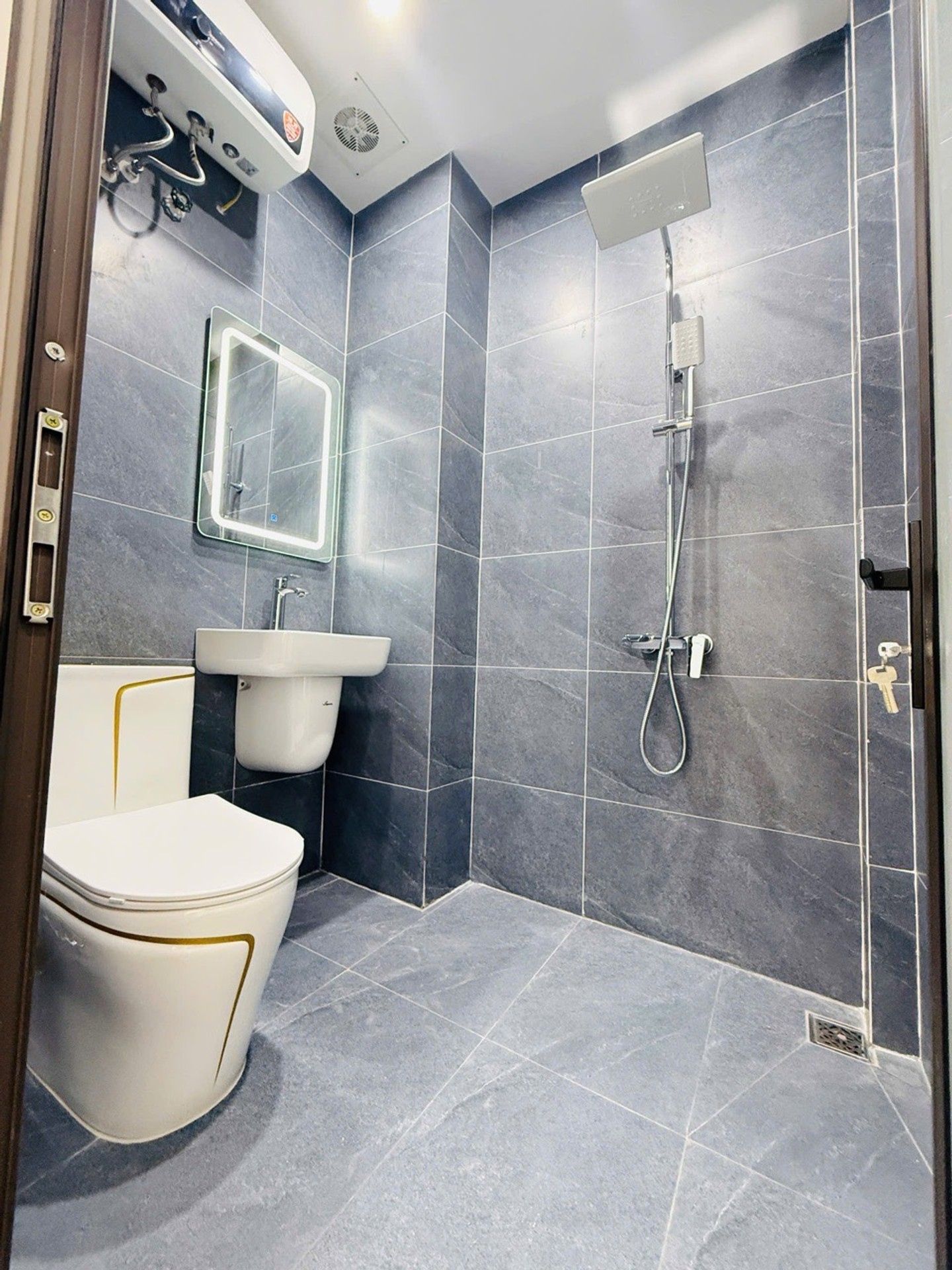 Bán nhà Bùi Xương Trạch - diện tích 23m2 5 tầng - ô tô đỗ cửa - giá 6,9 tỷ