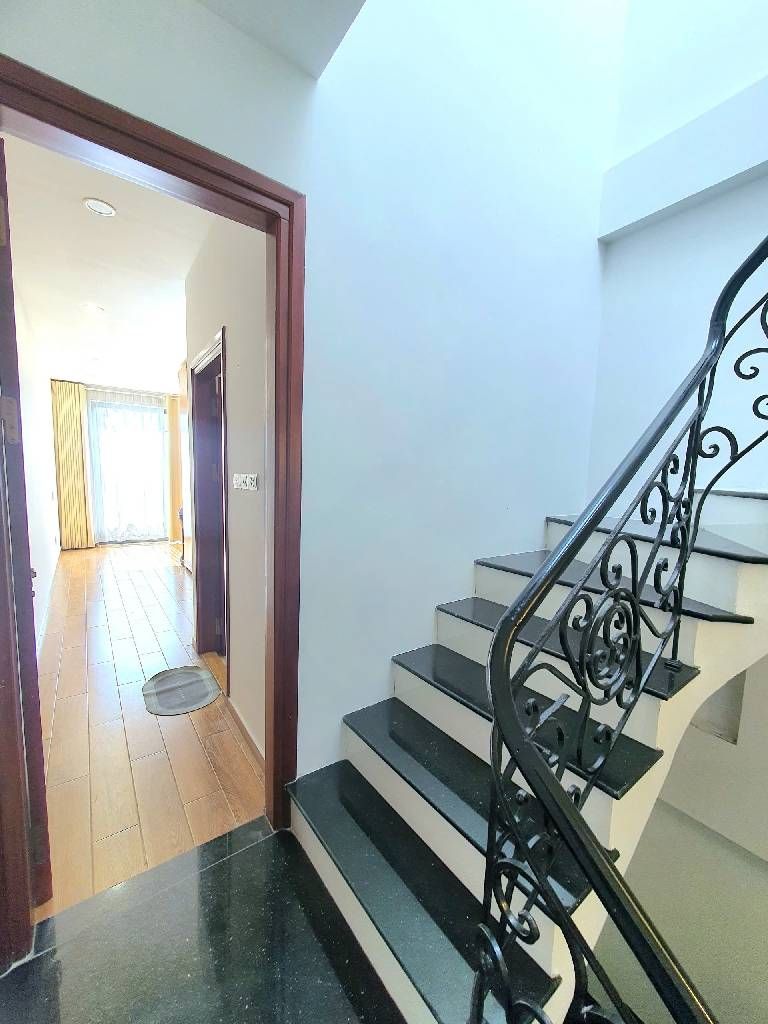 Bán nhà Nguyễn Khoái - diện tích 31m2 5 tầng - Mặt phố, Gara oto - giá 11,6 tỷ