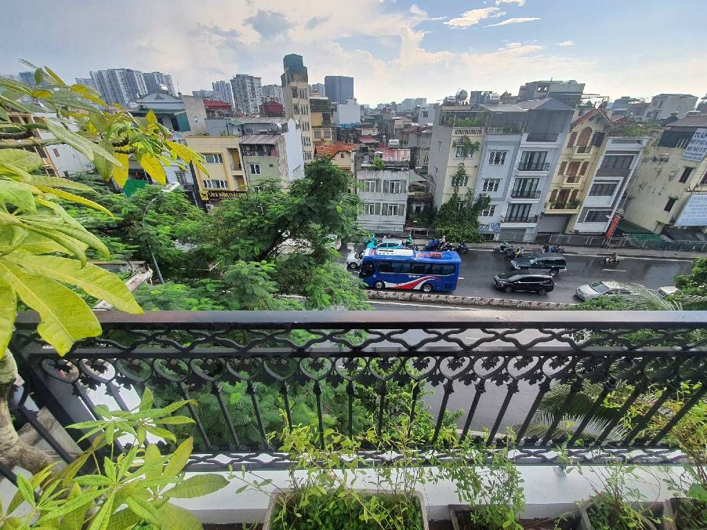 Bán nhà Nguyễn Khoái - diện tích 31m2 5 tầng - Mặt phố, Gara oto - giá 11,6 tỷ
