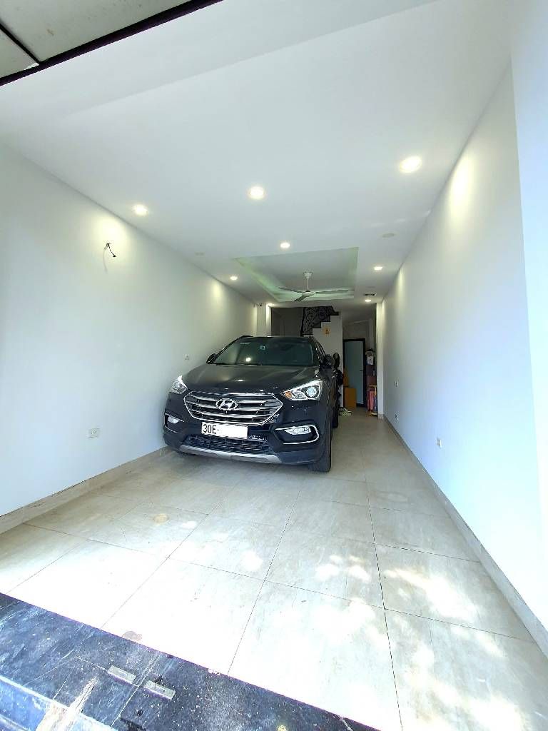 Bán nhà Nguyễn Khoái - diện tích 31m2 5 tầng - Mặt phố, Gara oto - giá 11,6 tỷ