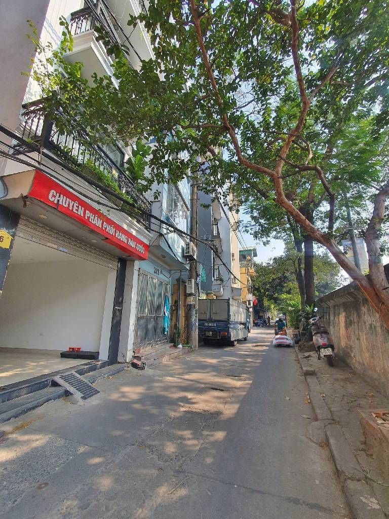Bán nhà Nguyễn Khoái - diện tích 31m2 5 tầng - Mặt phố, Gara oto - giá 11,6 tỷ