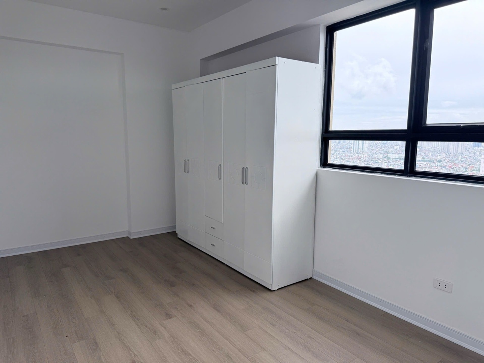 Bán nhà Nghiêm Xuân Yêm - diện tích 102m2 31 tầng - Căn góc 3 thoáng - giá 8 tỷ