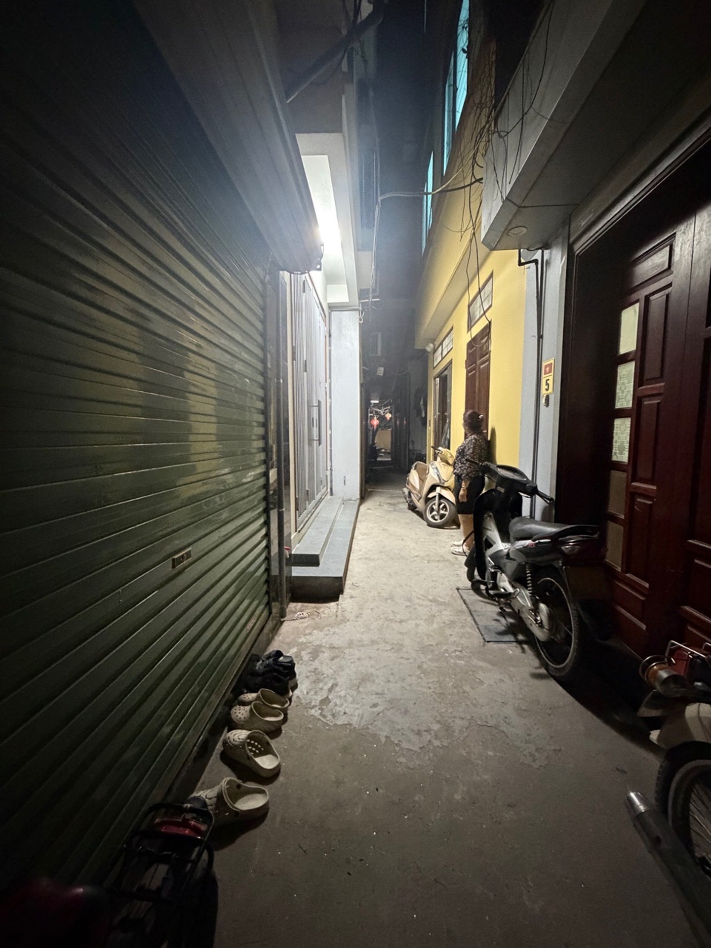 Bán nhà Yên Duyên - diện tích 35m2 1 tầng - Ô TÔ TRÁNH - giá 9,5 tỷ