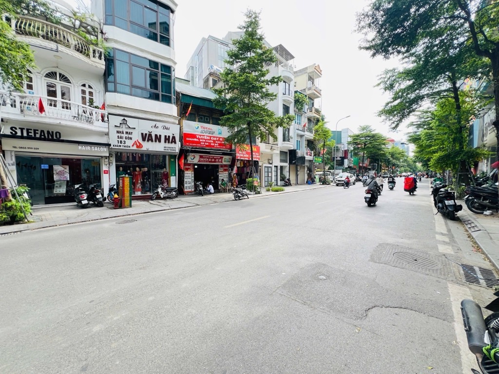 Bán nhà Khâm Thiên - diện tích 53m2 2 tầng - Mặt phố Chính kinh doanh buôn bán sầm uất - giá 29,8 tỷ