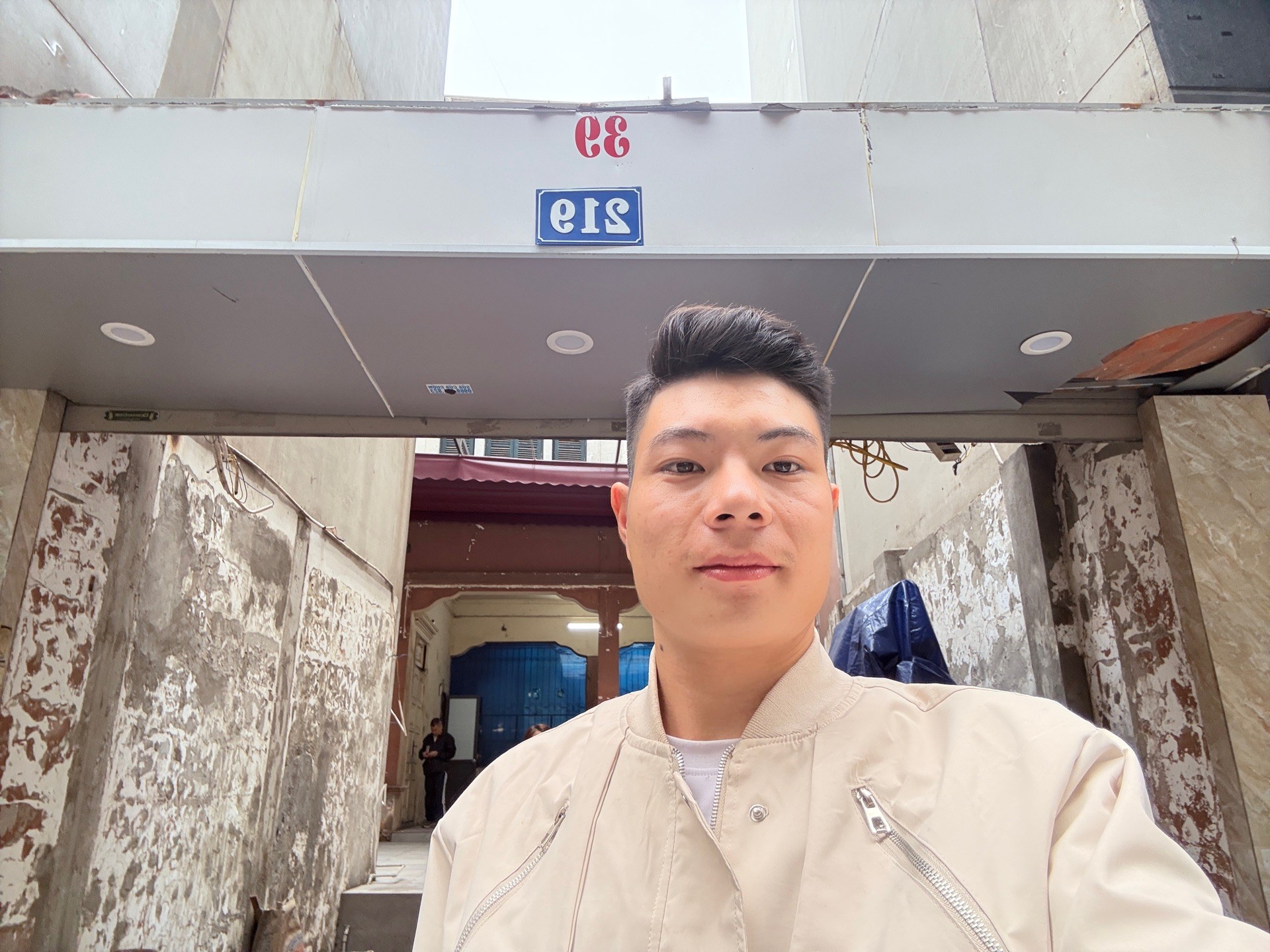 Bán nhà Hoàng Cầu - diện tích 182.5m2 3 tầng - Mặt phố vỉa hè rộng - giá 58,6 tỷ