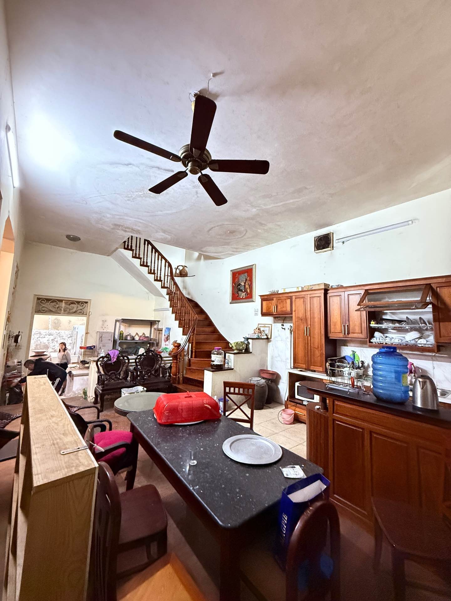 Bán nhà Hoàng Cầu - diện tích 182.5m2 3 tầng - Mặt phố vỉa hè rộng - giá 58,6 tỷ