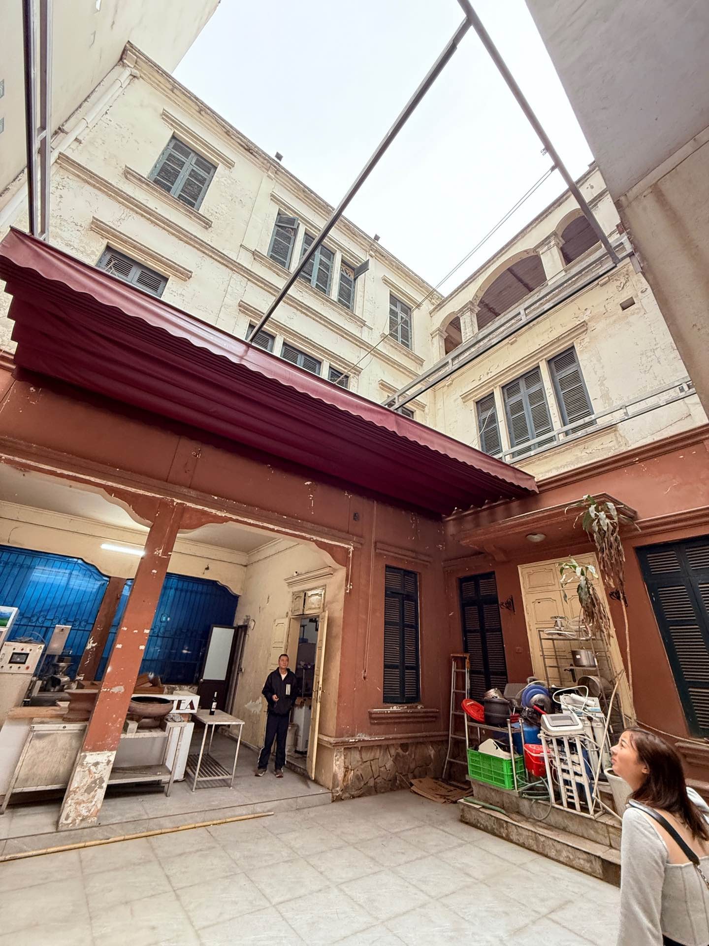 Bán nhà Hoàng Cầu - diện tích 182.5m2 3 tầng - Mặt phố vỉa hè rộng - giá 58,6 tỷ