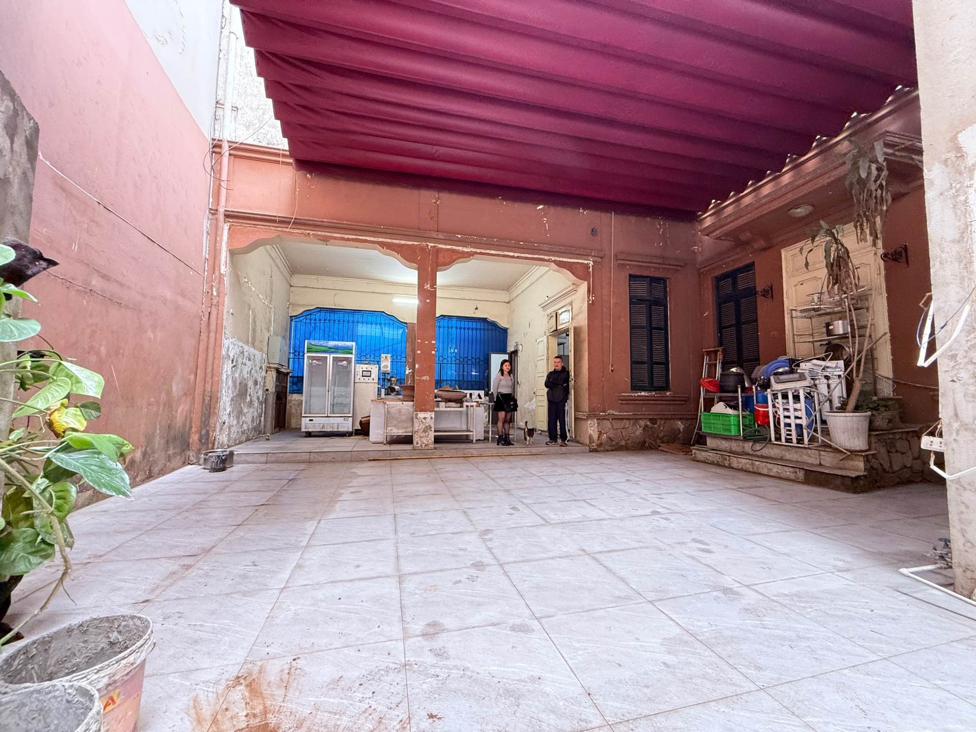 Bán nhà Hoàng Cầu - diện tích 182.5m2 3 tầng - Mặt phố vỉa hè rộng - giá 58,6 tỷ