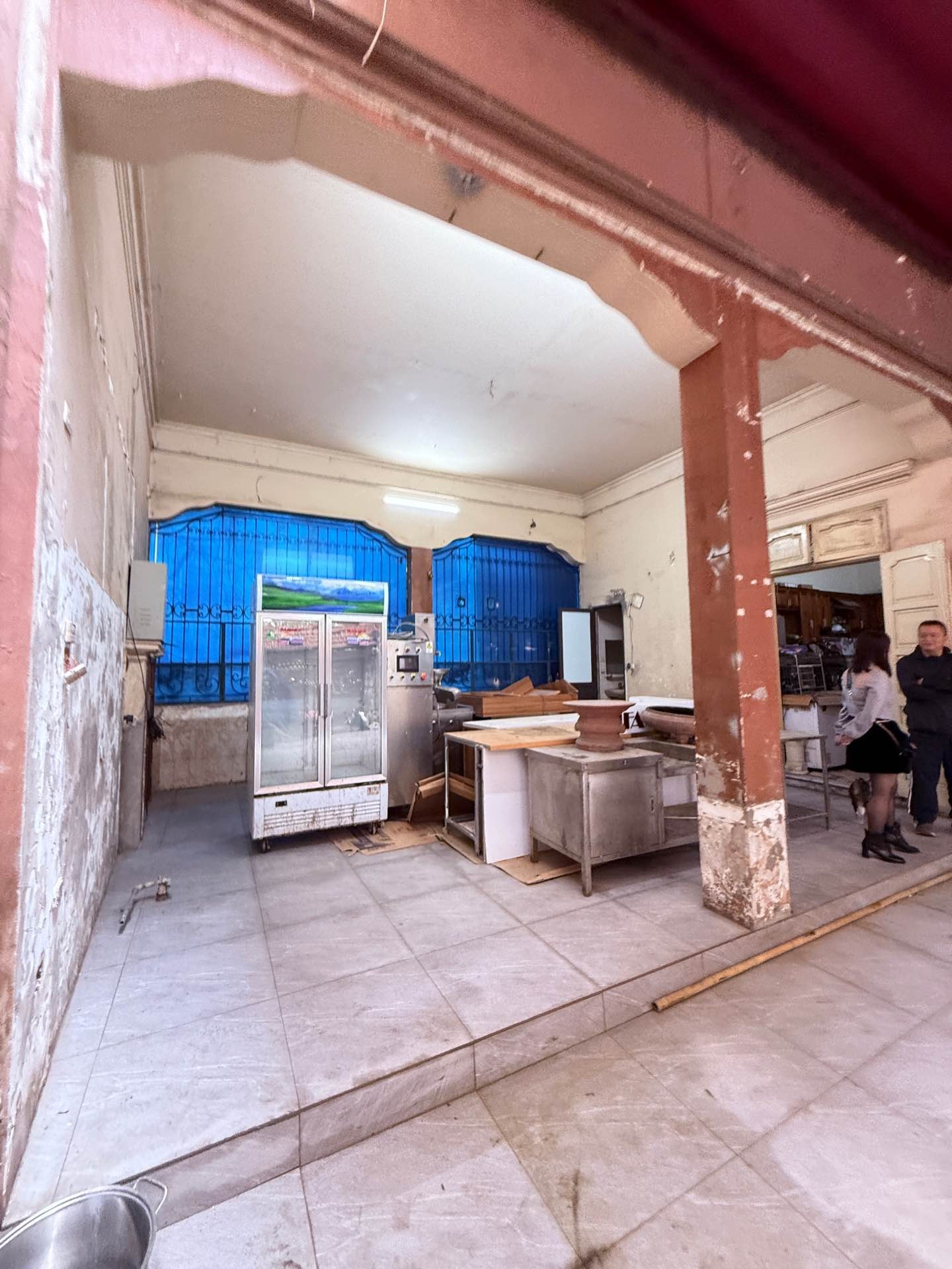 Bán nhà Hoàng Cầu - diện tích 182.5m2 3 tầng - Mặt phố vỉa hè rộng - giá 58,6 tỷ