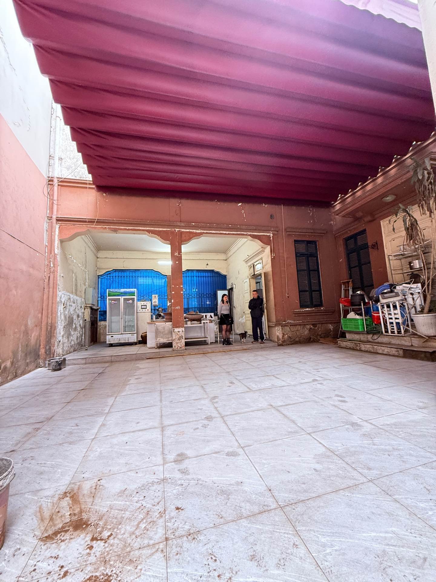 Bán nhà Hoàng Cầu - diện tích 182.5m2 3 tầng - Mặt phố vỉa hè rộng - giá 58,6 tỷ