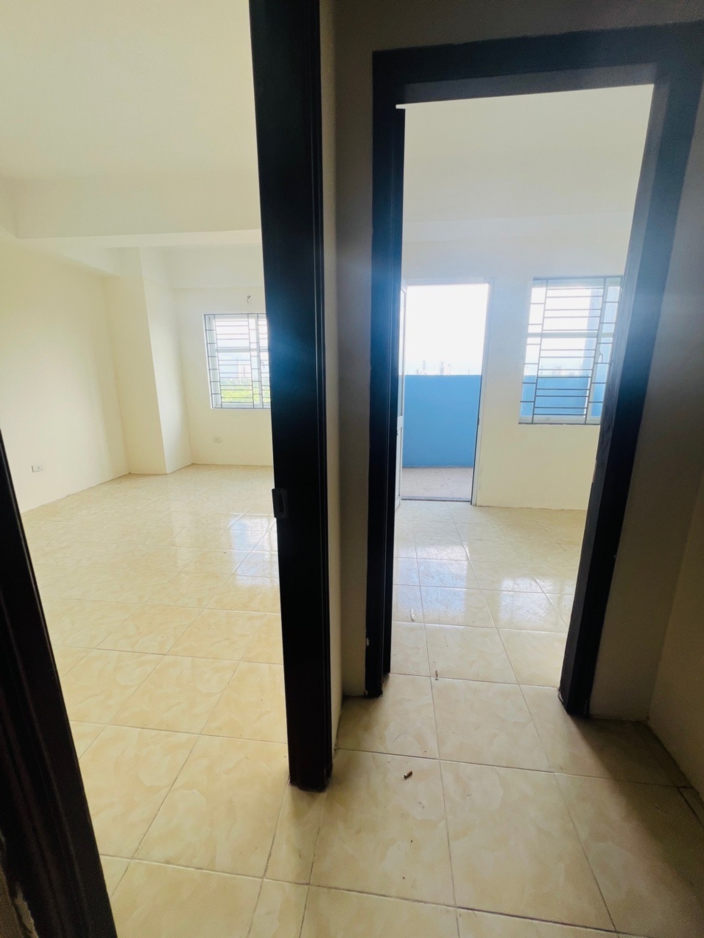Bán nhà Tân Mai - diện tích 64m2 7 tầng - Căn góc đối diện hồ Đền Lừ - giá 5,6 tỷ