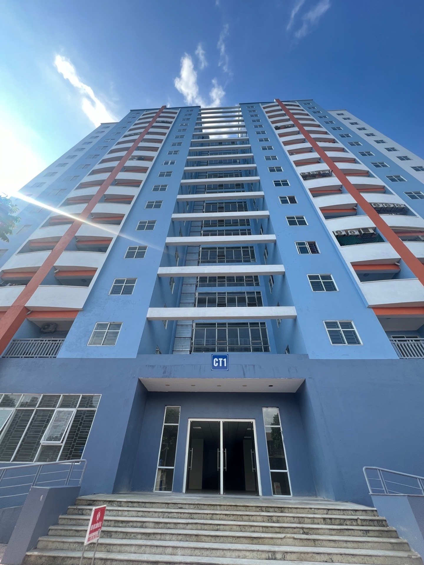 Bán nhà Tân Mai - diện tích 64m2 7 tầng - Căn góc đối diện hồ Đền Lừ - giá 5,6 tỷ