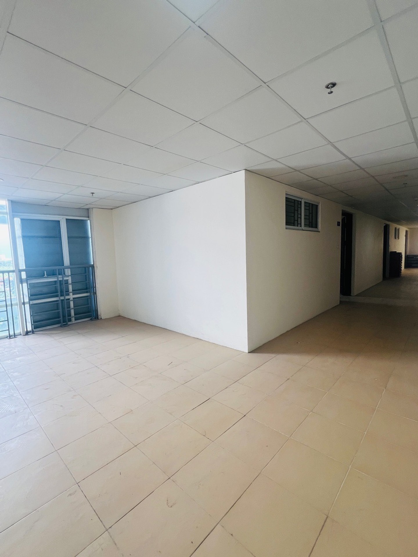 Bán nhà Tân Mai - diện tích 64m2 7 tầng - Căn góc đối diện hồ Đền Lừ - giá 5,6 tỷ