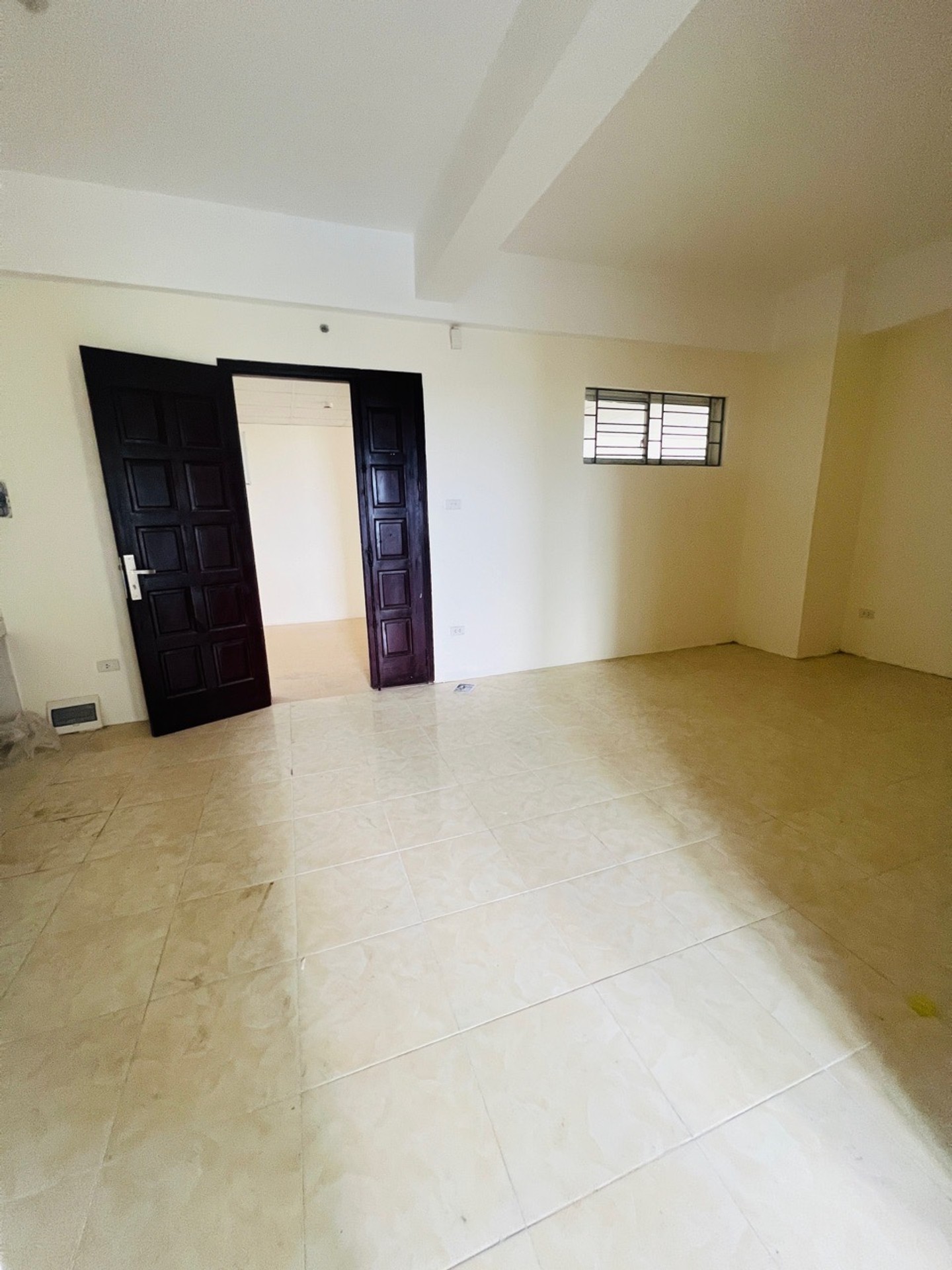 Bán nhà Tân Mai - diện tích 64m2 7 tầng - Căn góc đối diện hồ Đền Lừ - giá 5,6 tỷ