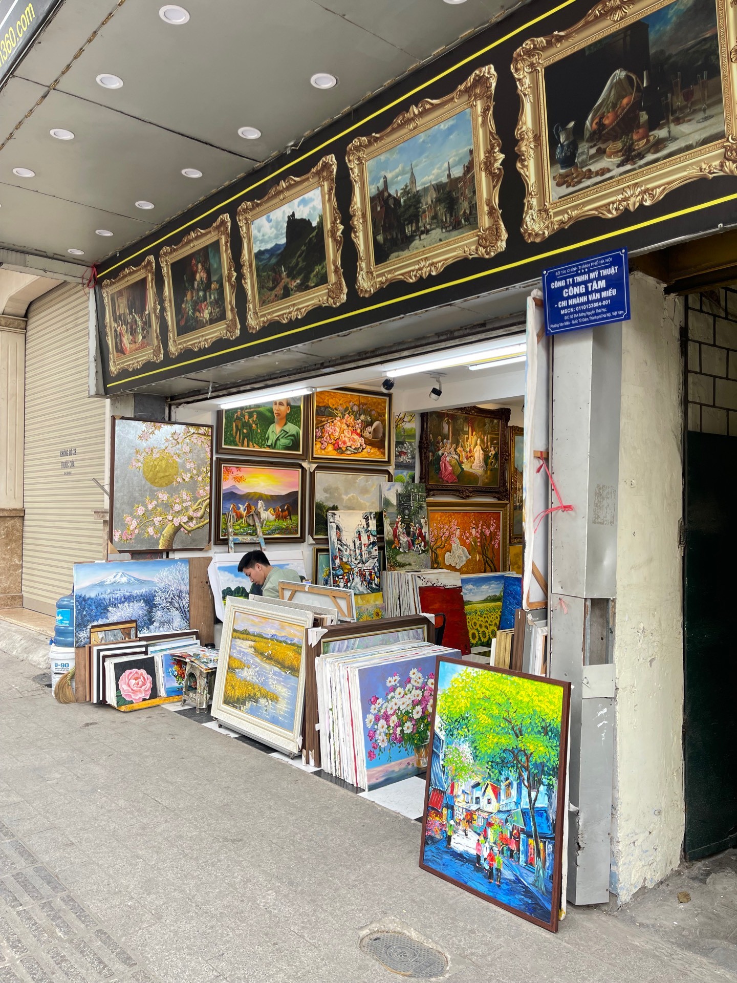 Bán nhà Nguyễn Thái Học - diện tích 65m2 1 tầng - Mặt phố hiếm kinh doanh - giá 39 tỷ