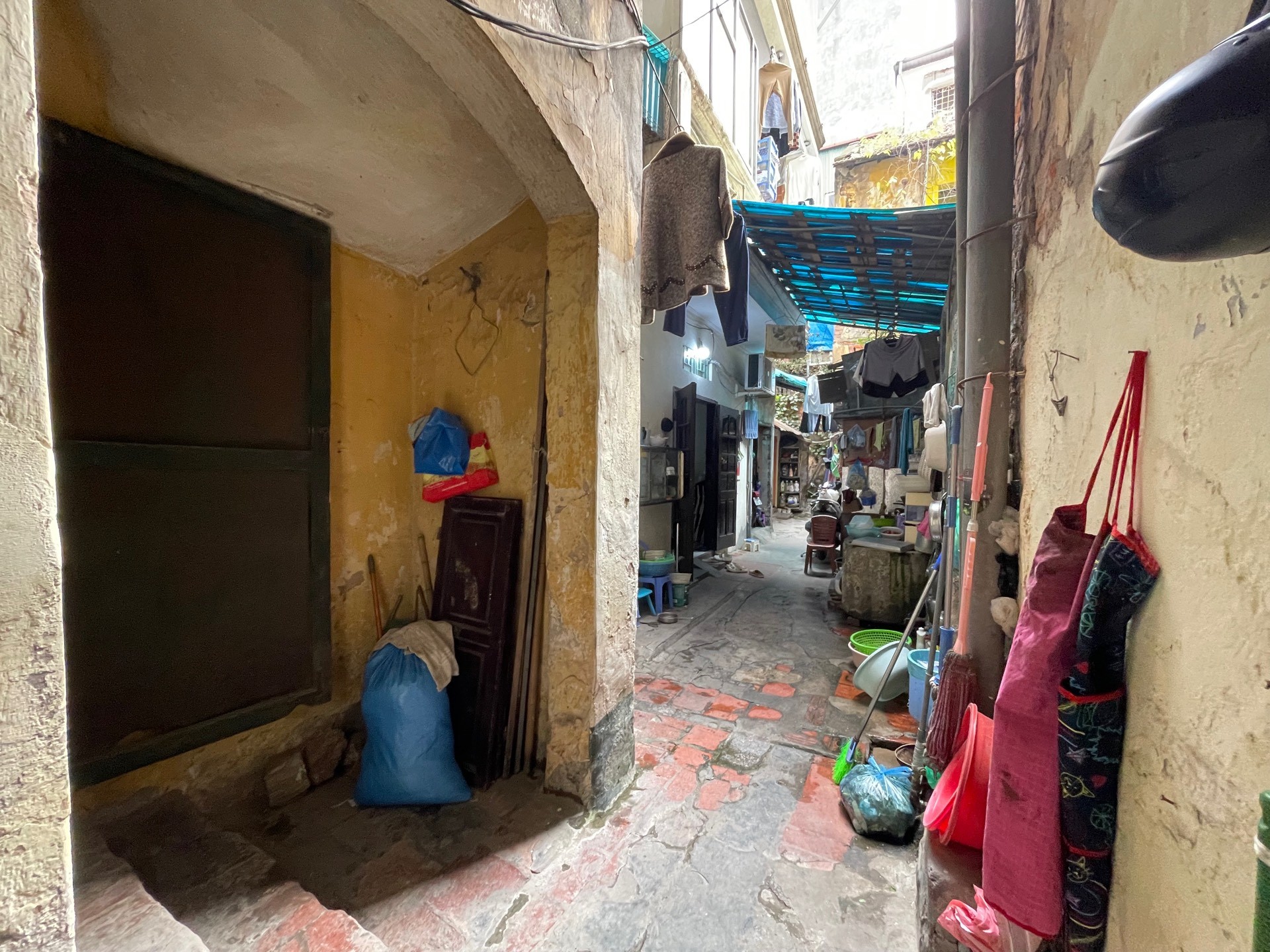 Bán nhà Nguyễn Thái Học - diện tích 65m2 1 tầng - Mặt phố hiếm kinh doanh - giá 39 tỷ