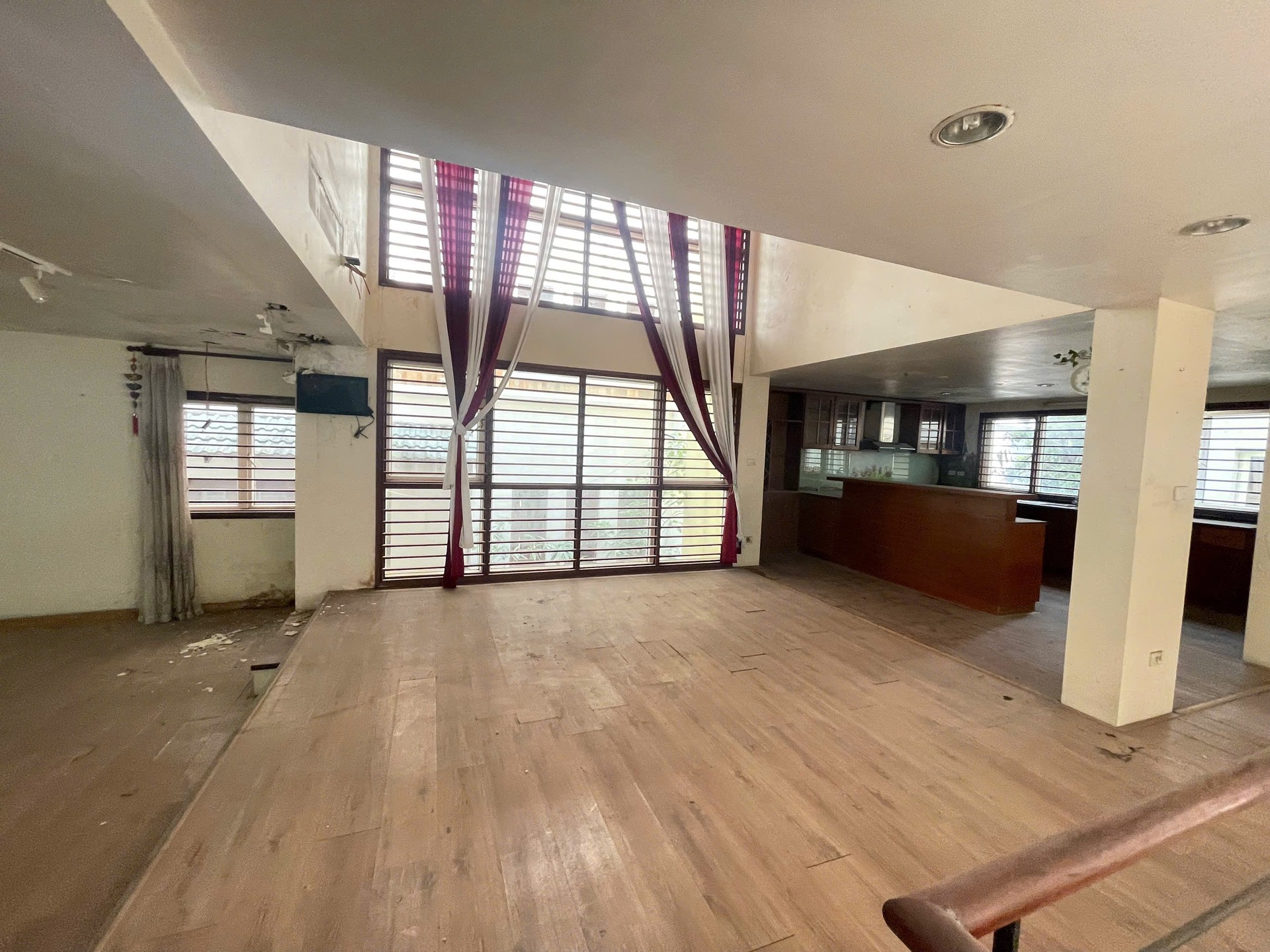 Bán nhà Nguyễn Duy Trinh - diện tích 508m2 4 tầng - Chỉ có 1 mặt tiền - giá 200 tỷ