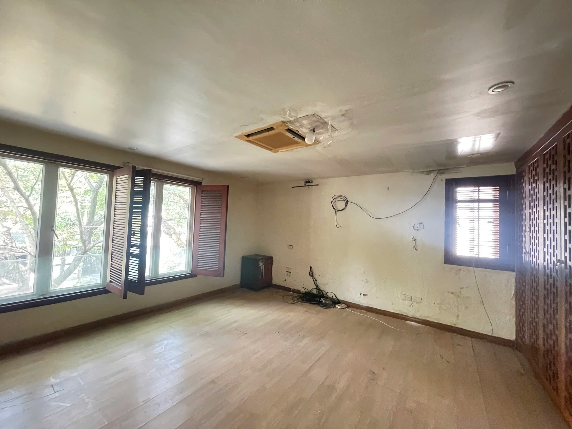 Bán nhà Nguyễn Duy Trinh - diện tích 508m2 4 tầng - Chỉ có 1 mặt tiền - giá 200 tỷ