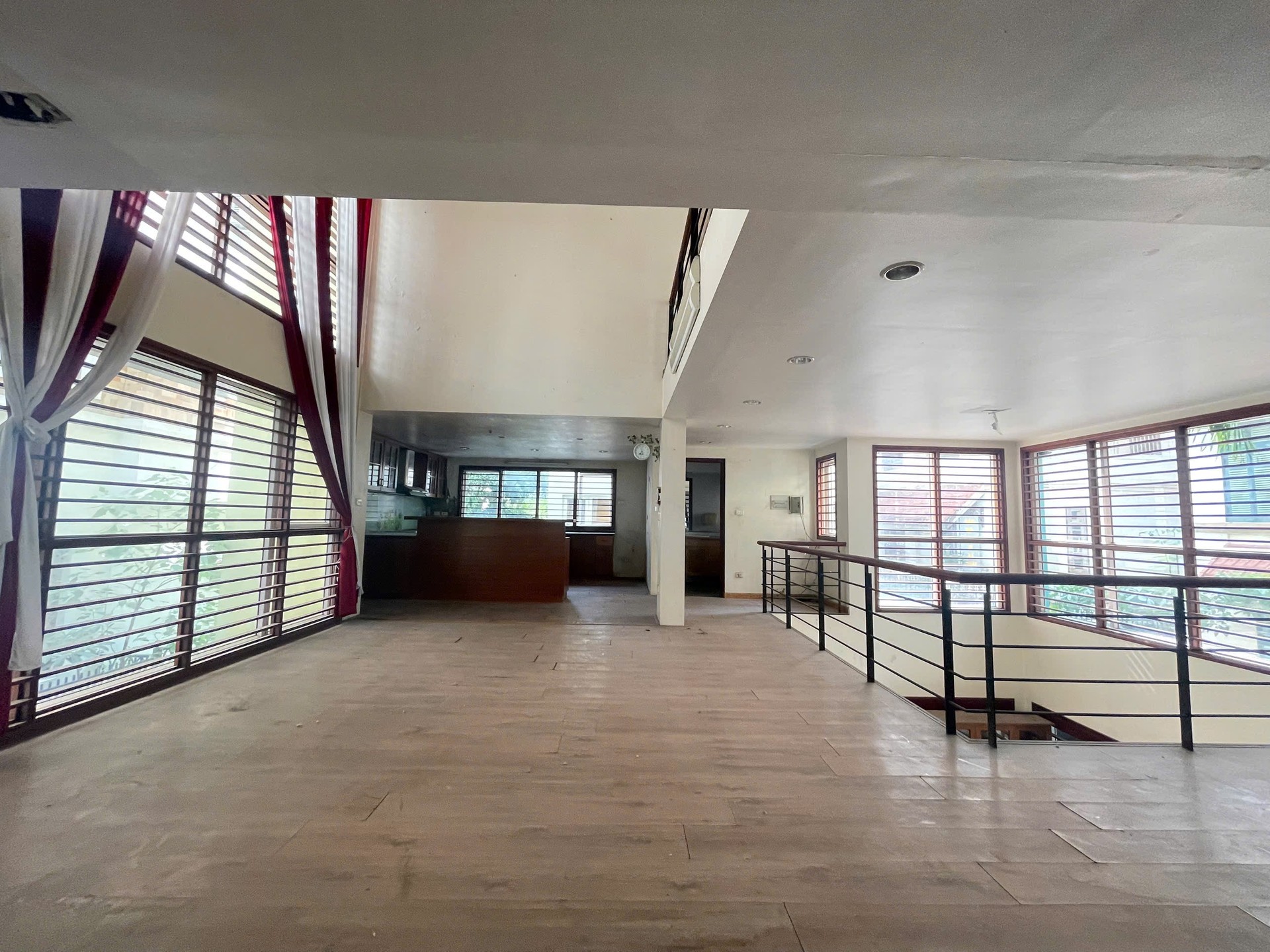 Bán nhà Nguyễn Duy Trinh - diện tích 508m2 4 tầng - Chỉ có 1 mặt tiền - giá 200 tỷ