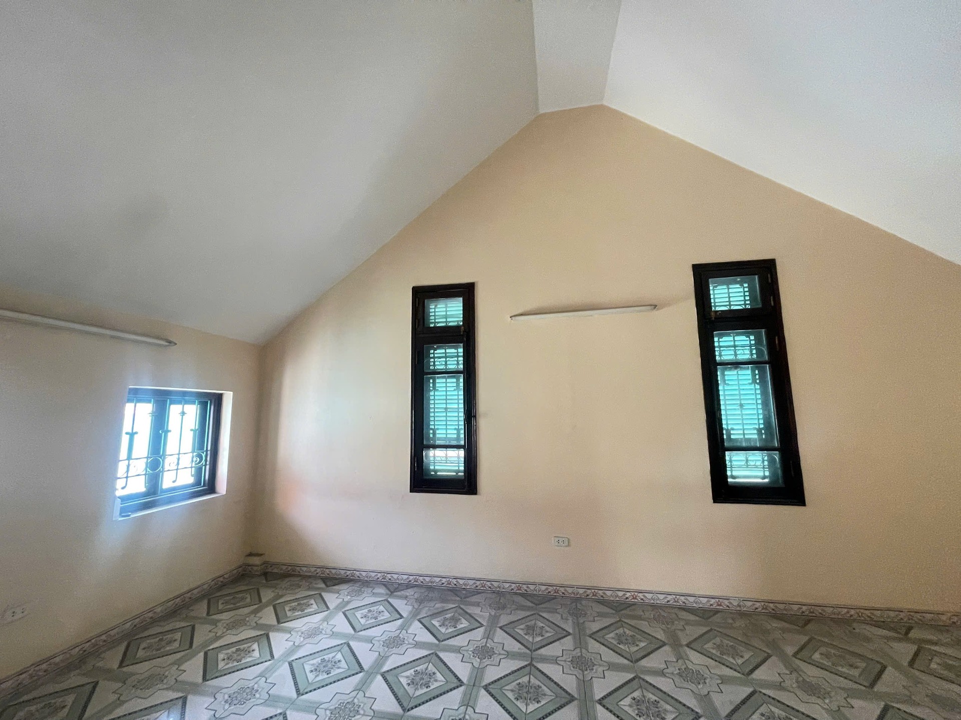 Bán nhà Nguyễn Duy Trinh - diện tích 508m2 4 tầng - Chỉ có 1 mặt tiền - giá 200 tỷ