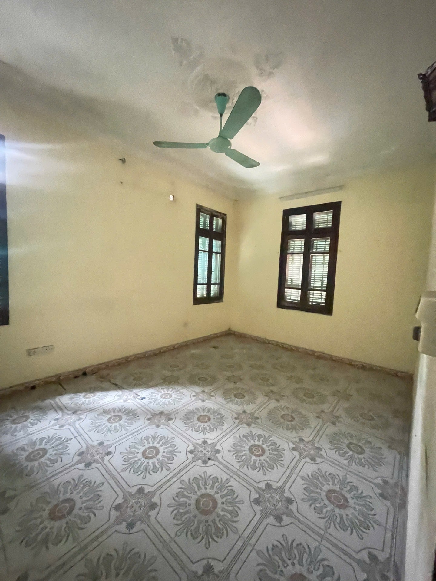 Bán nhà Nguyễn Duy Trinh - diện tích 508m2 4 tầng - Chỉ có 1 mặt tiền - giá 200 tỷ