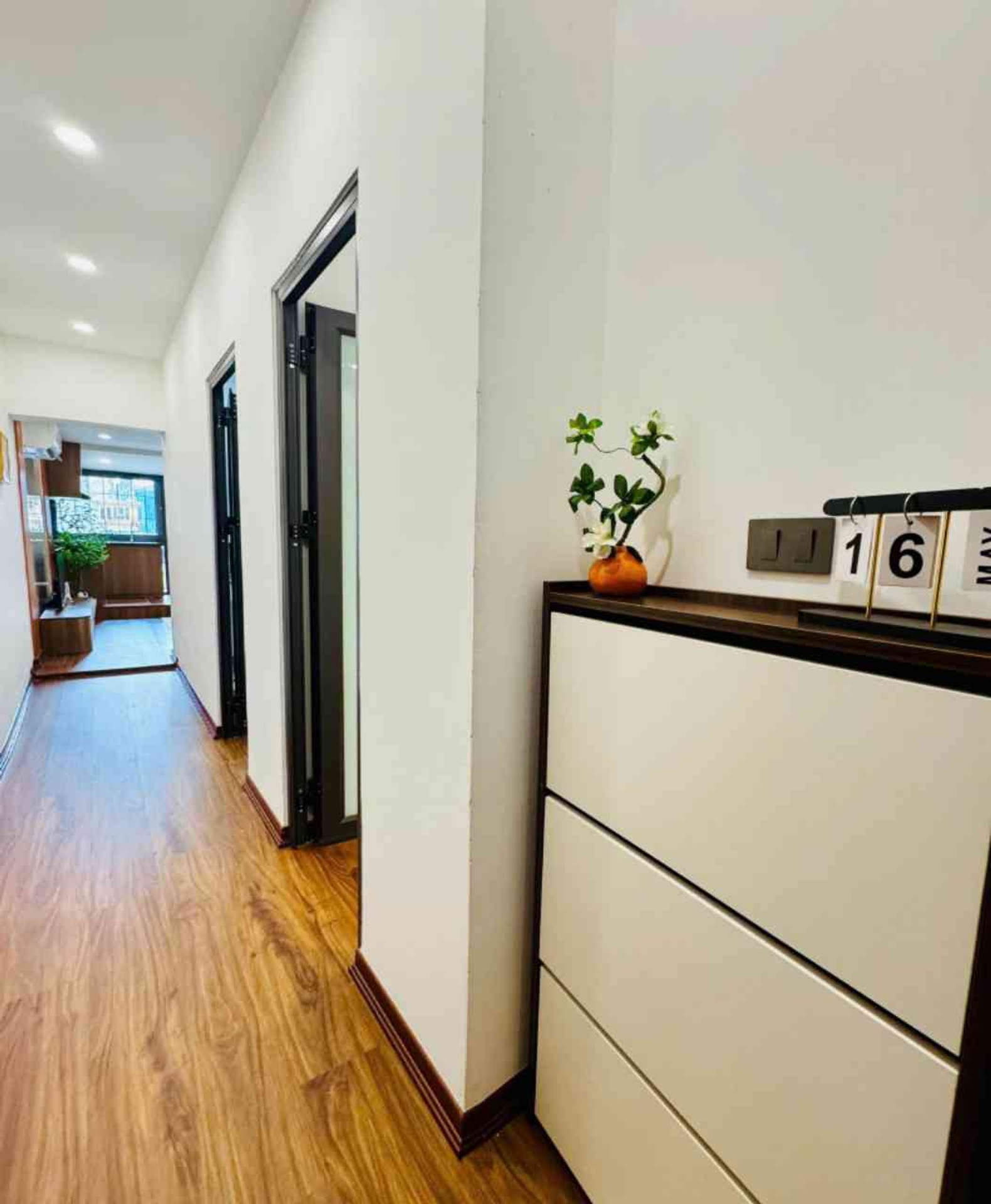 Bán nhà Gốc Đề - diện tích 52m2 3 tầng - Căn góc phố Minh Khai - giá 3,28 tỷ
