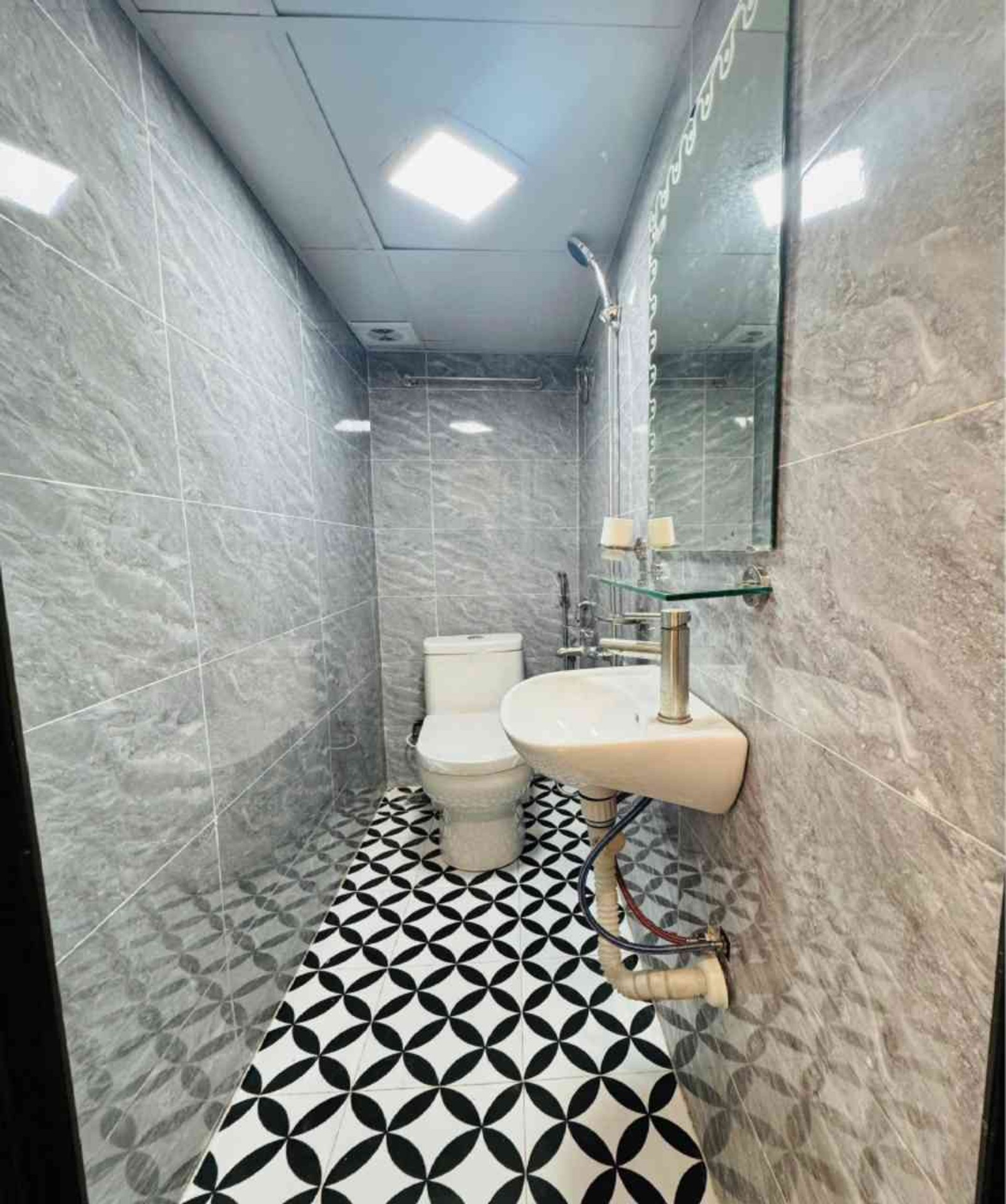 Bán nhà Gốc Đề - diện tích 52m2 3 tầng - Căn góc phố Minh Khai - giá 3,28 tỷ