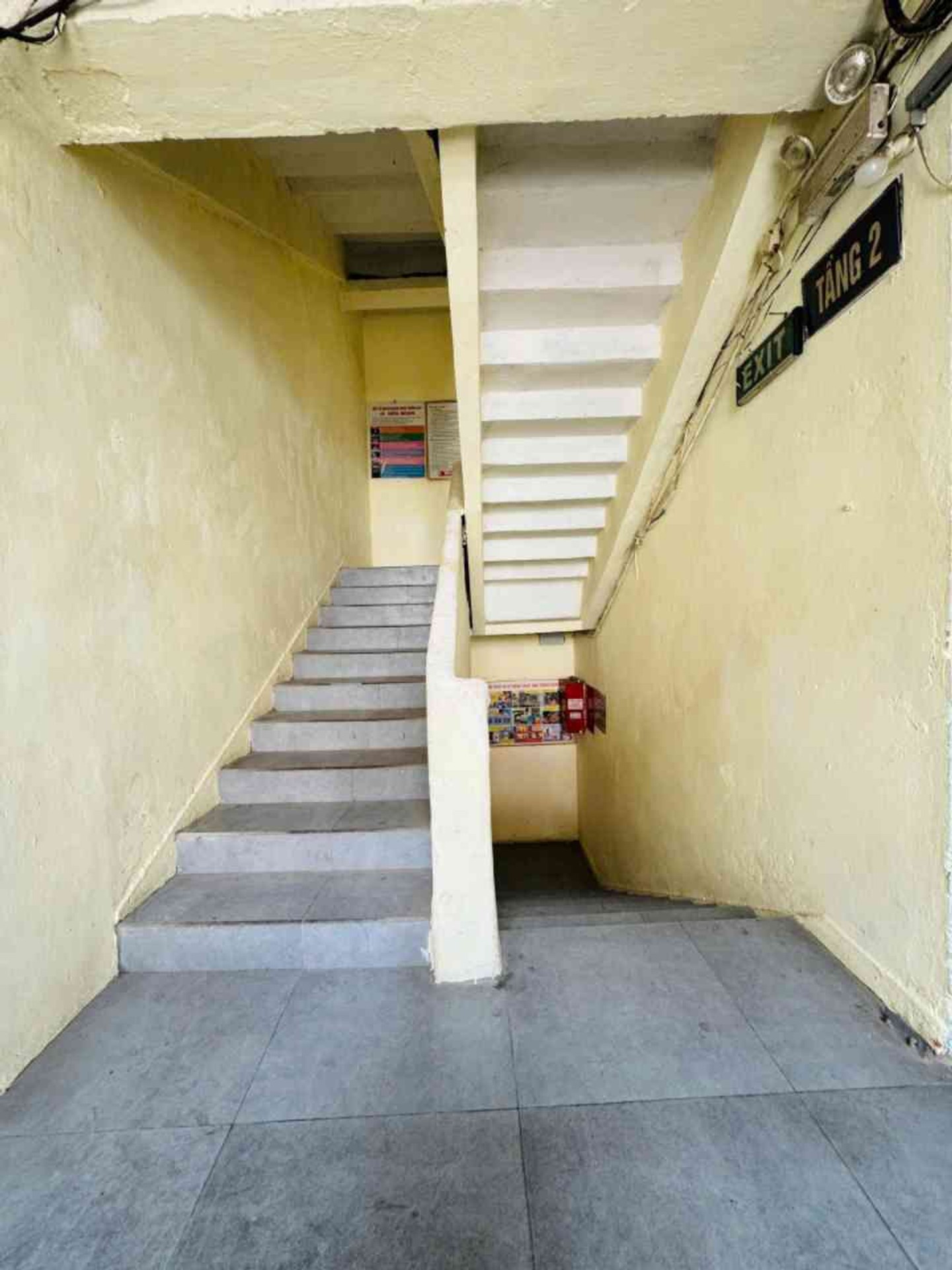 Bán nhà Gốc Đề - diện tích 52m2 3 tầng - Căn góc phố Minh Khai - giá 3,28 tỷ