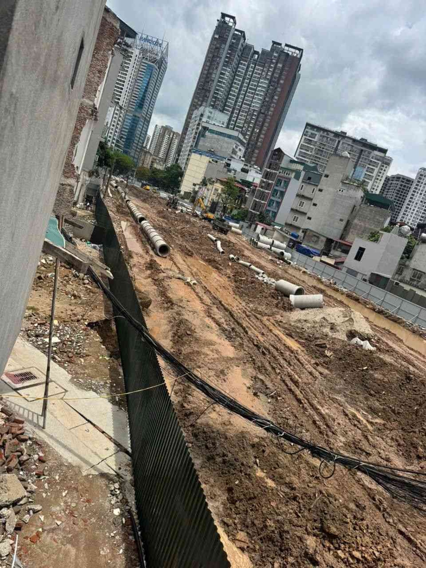 Bán nhà Đường 2.5 - diện tích 18m2 3 tầng - Mặt phố - giá 7,7 tỷ